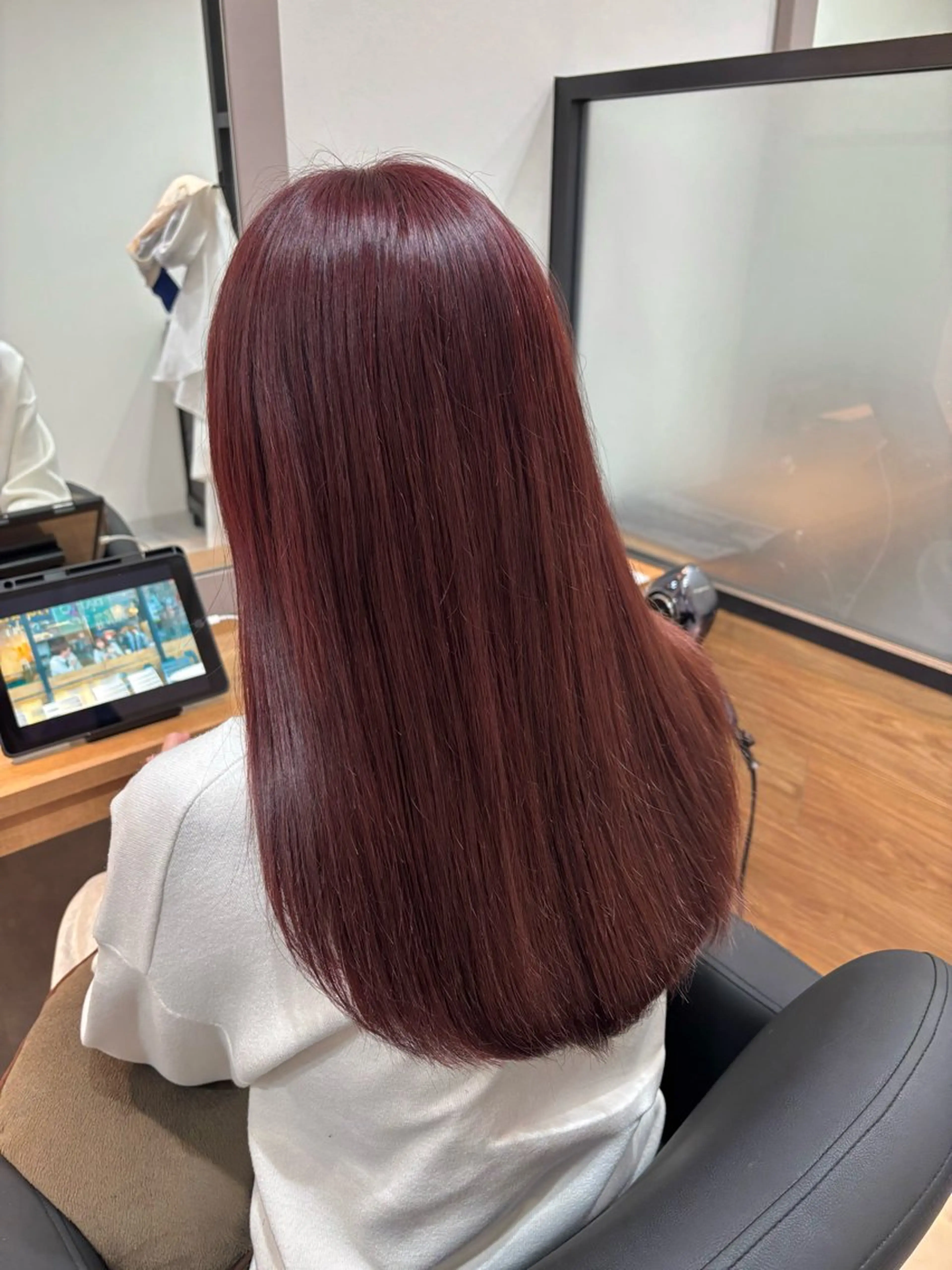 ロング カラー ボルドーカラー カット ヘアカラー トリートメント くさかみさき🌼暖色 /耳つぼ/オタク🌼のヘアスタイル