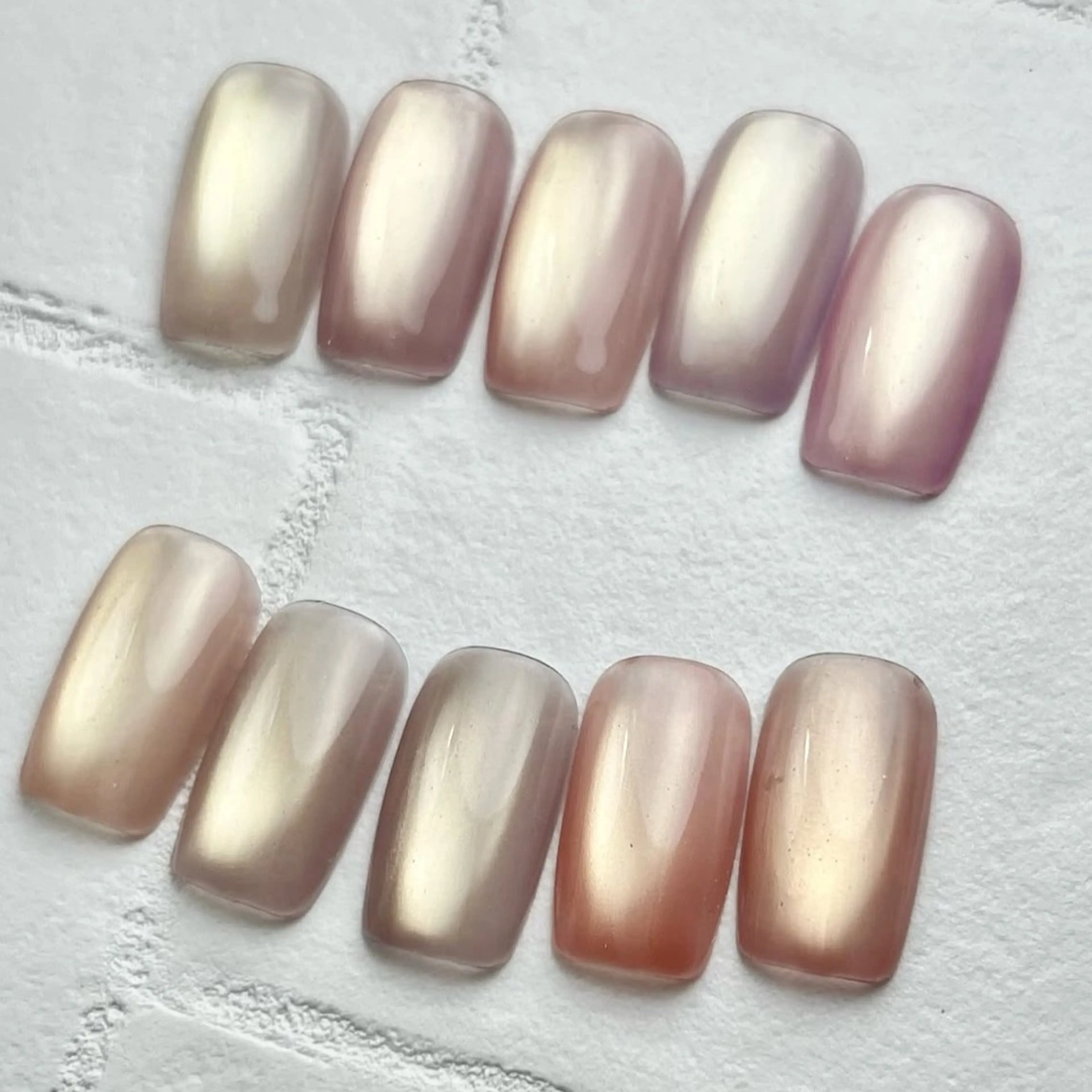 【NEW】enoi-ミルクマグ-🍼✨とろ​〜​んとしたカスタードクリームのようなマグネットネイル💅🏻の写真