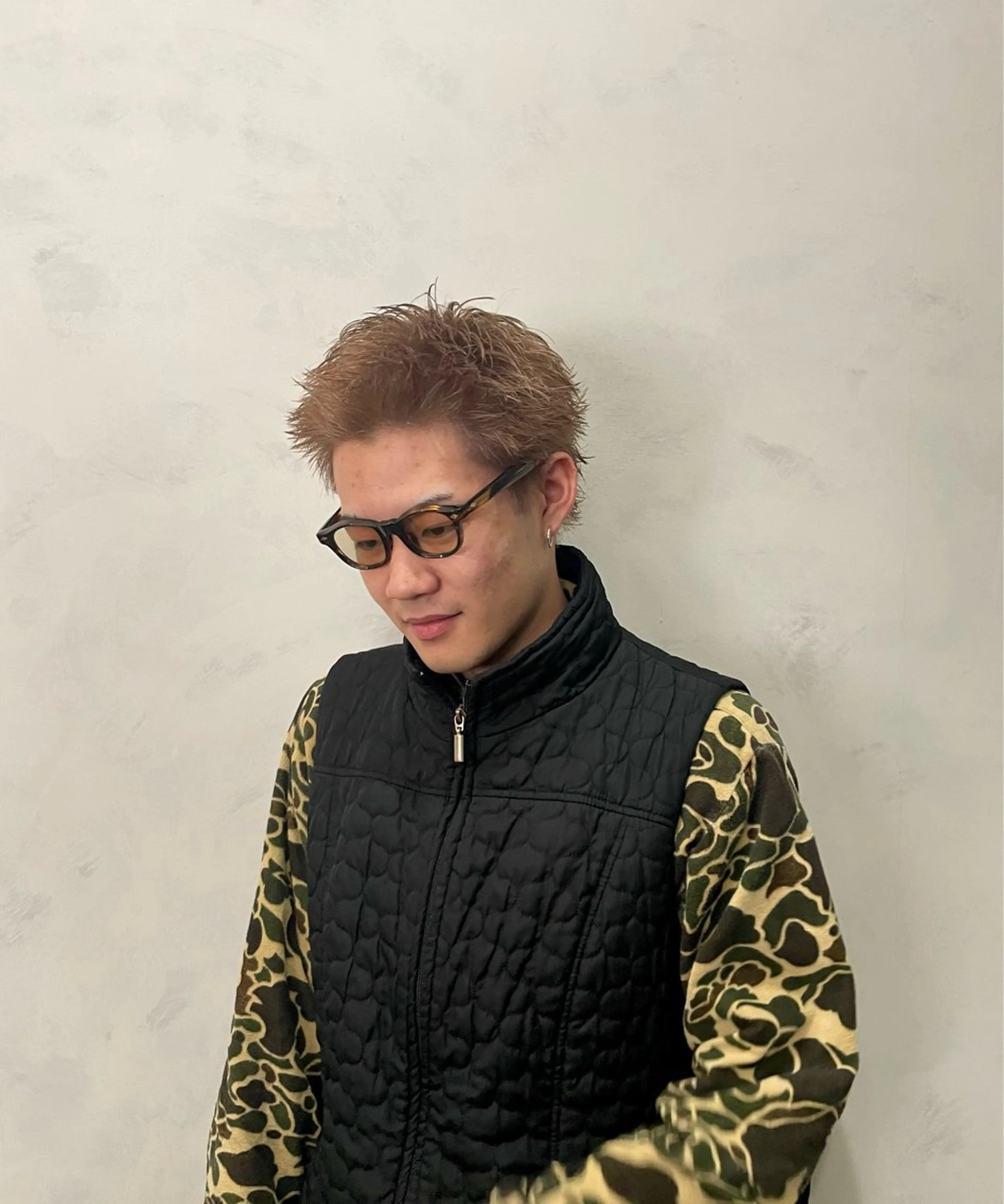 ショート カラー メンズ メンズブリーチ メンズハイトーン 刈り上げ ブリーチ ハイトーンカラー hair salon PEARL所属・スパイキーショート/ メンズパーマ/聖矢のヘアスタイル