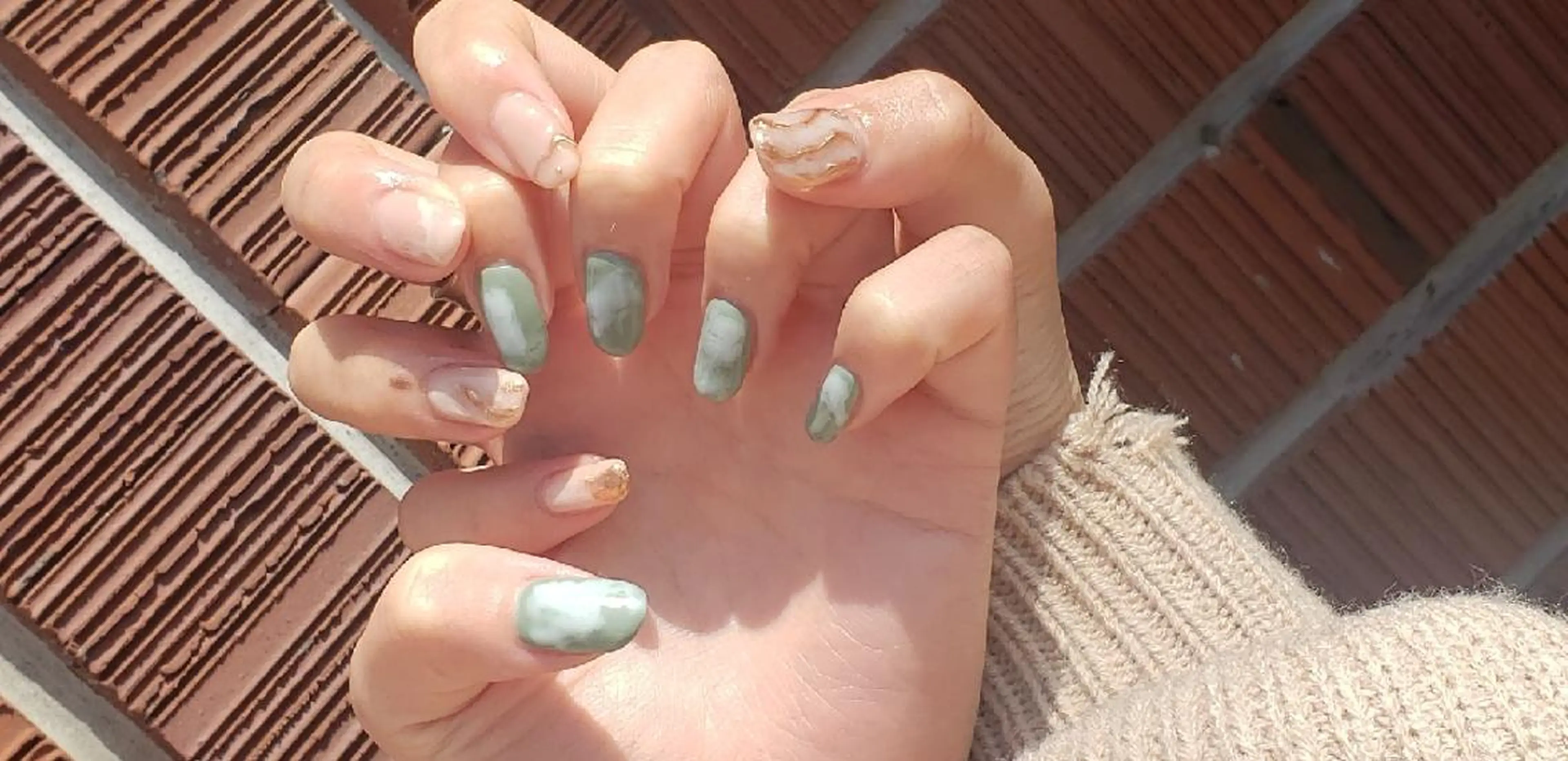 ネイル ミラーネイル 櫛の屋浜口店所属・櫛の屋浜口店 sumireのネイルデザイン