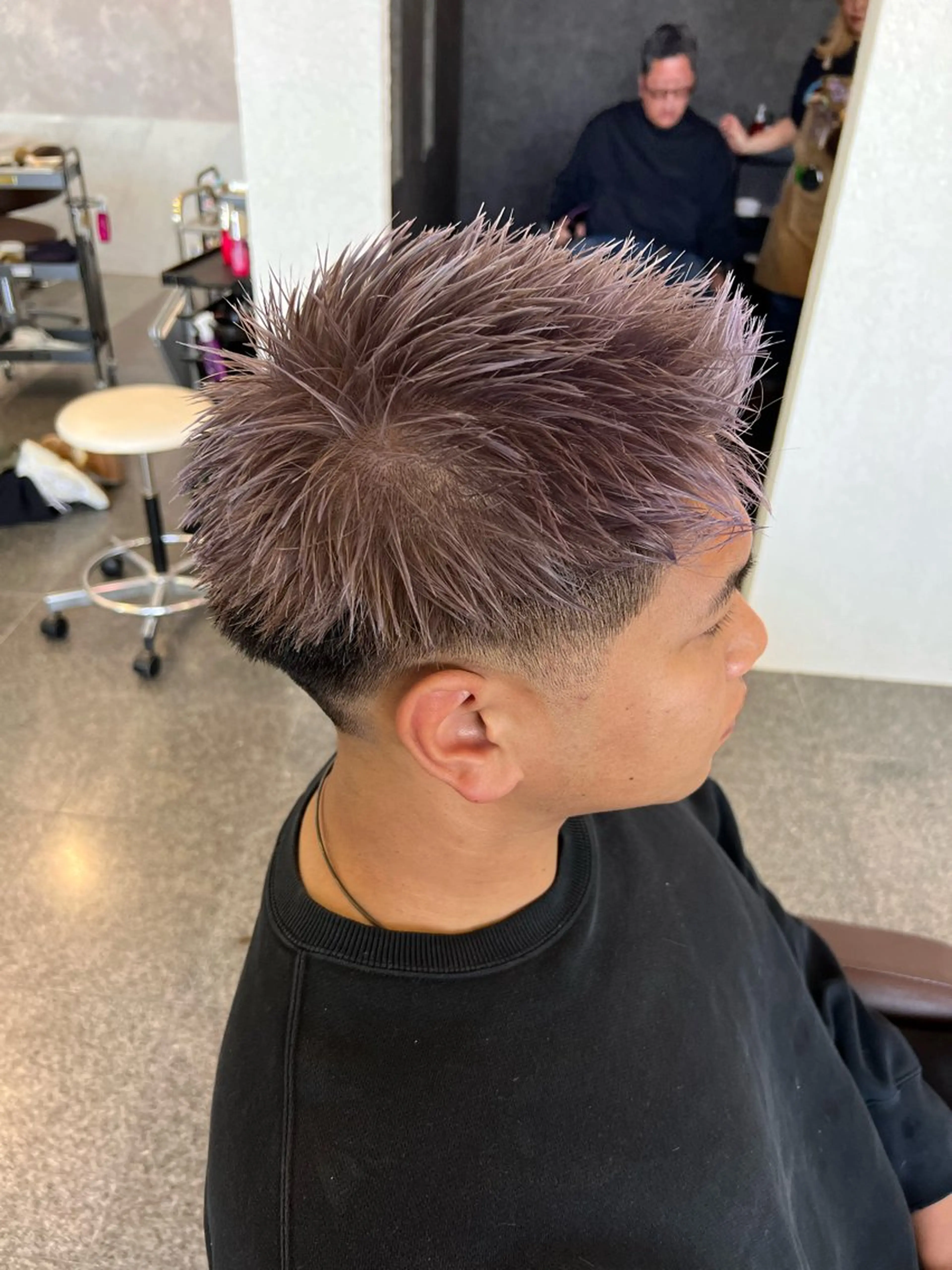 ショート カラー メンズ フェードカット シルバー カット ヘアカラー トリートメント Oops旧TABOO 早野太郎のヘアスタイル