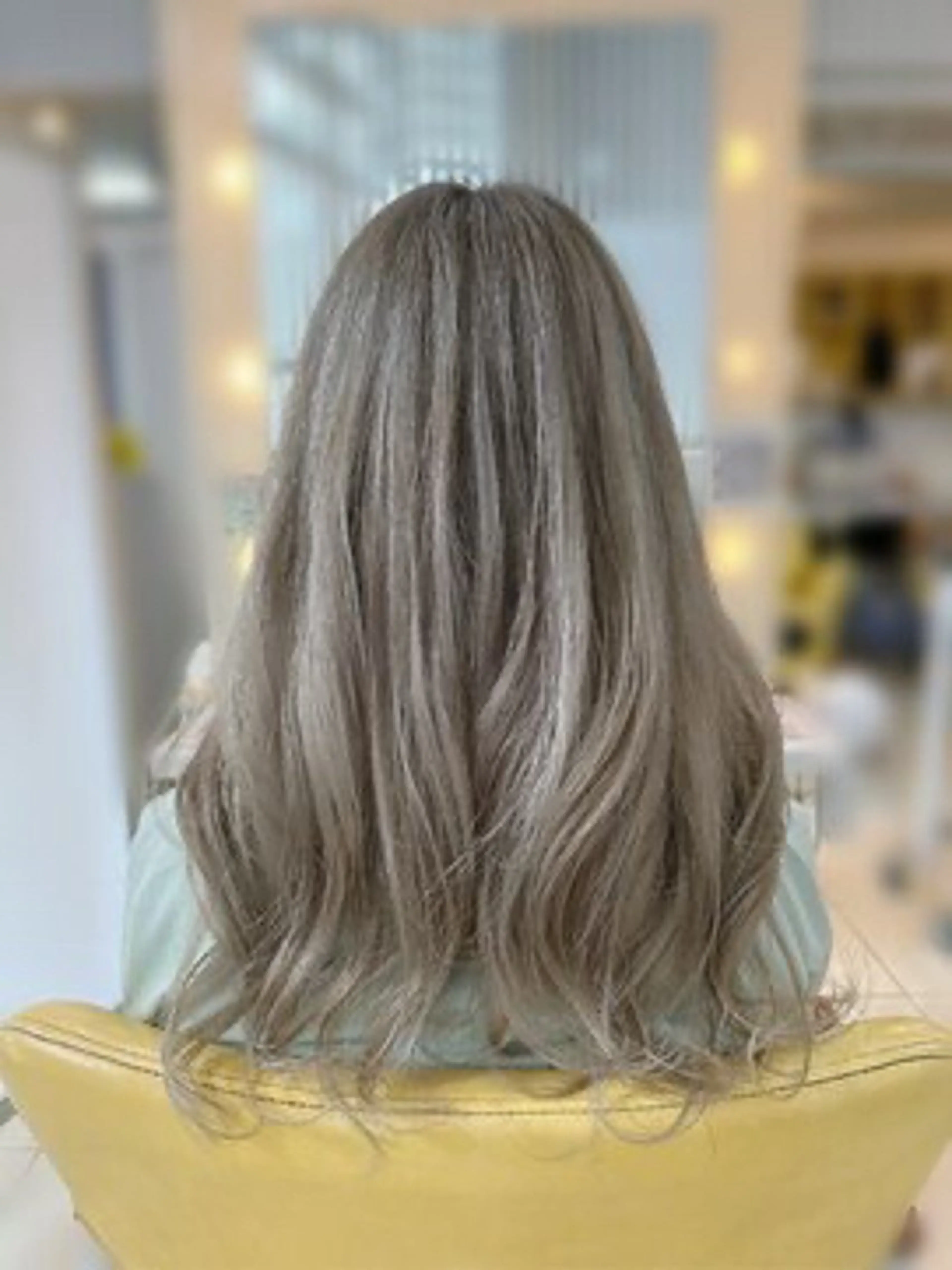 ロング カラー 友田 まりあのヘアスタイル