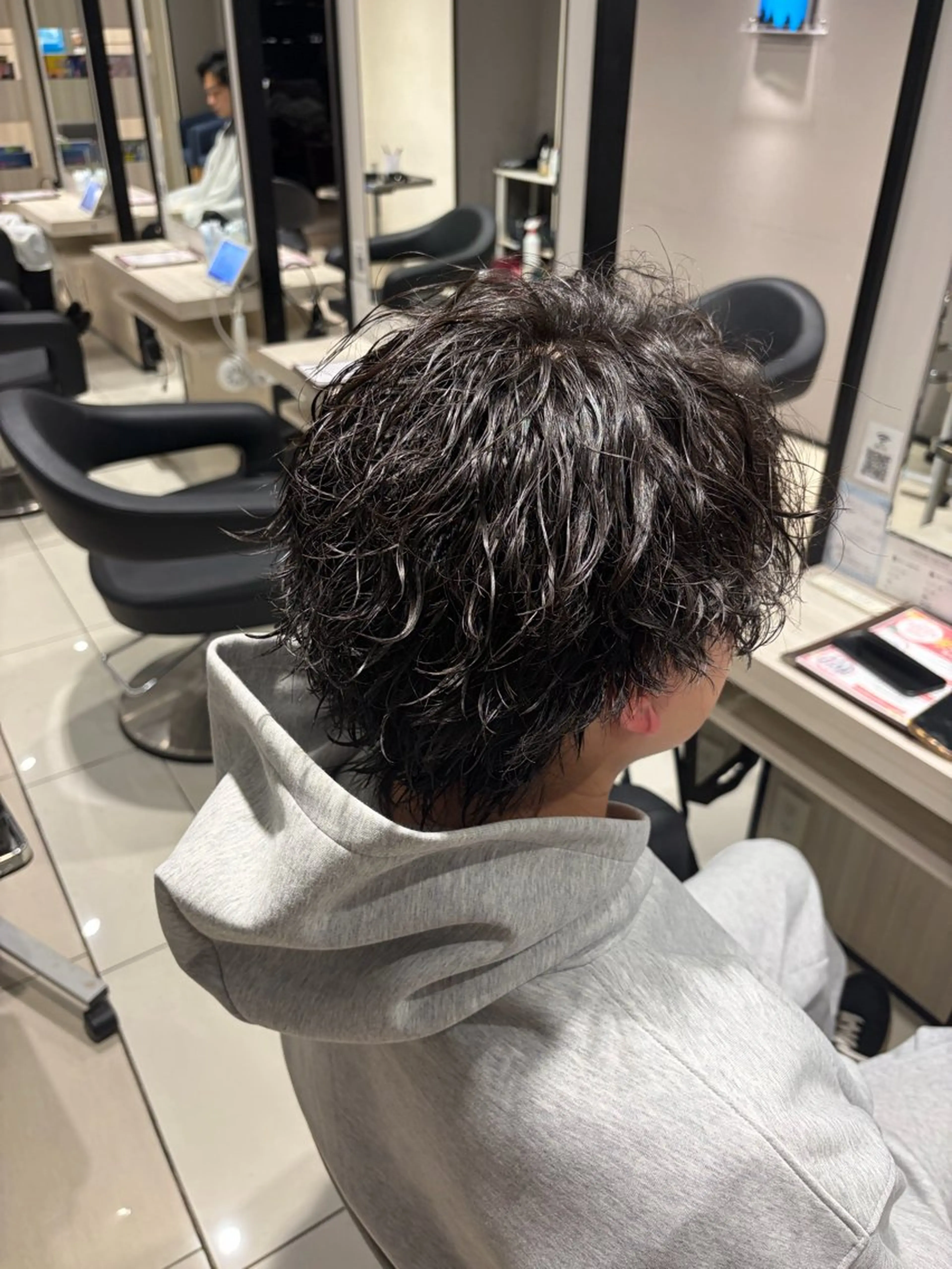 パーマ メンズ センターパート メンズパーマ 波巻きパーマ 関内/メンズパーマ/ 男性専門/菊池蒼大のヘアスタイル