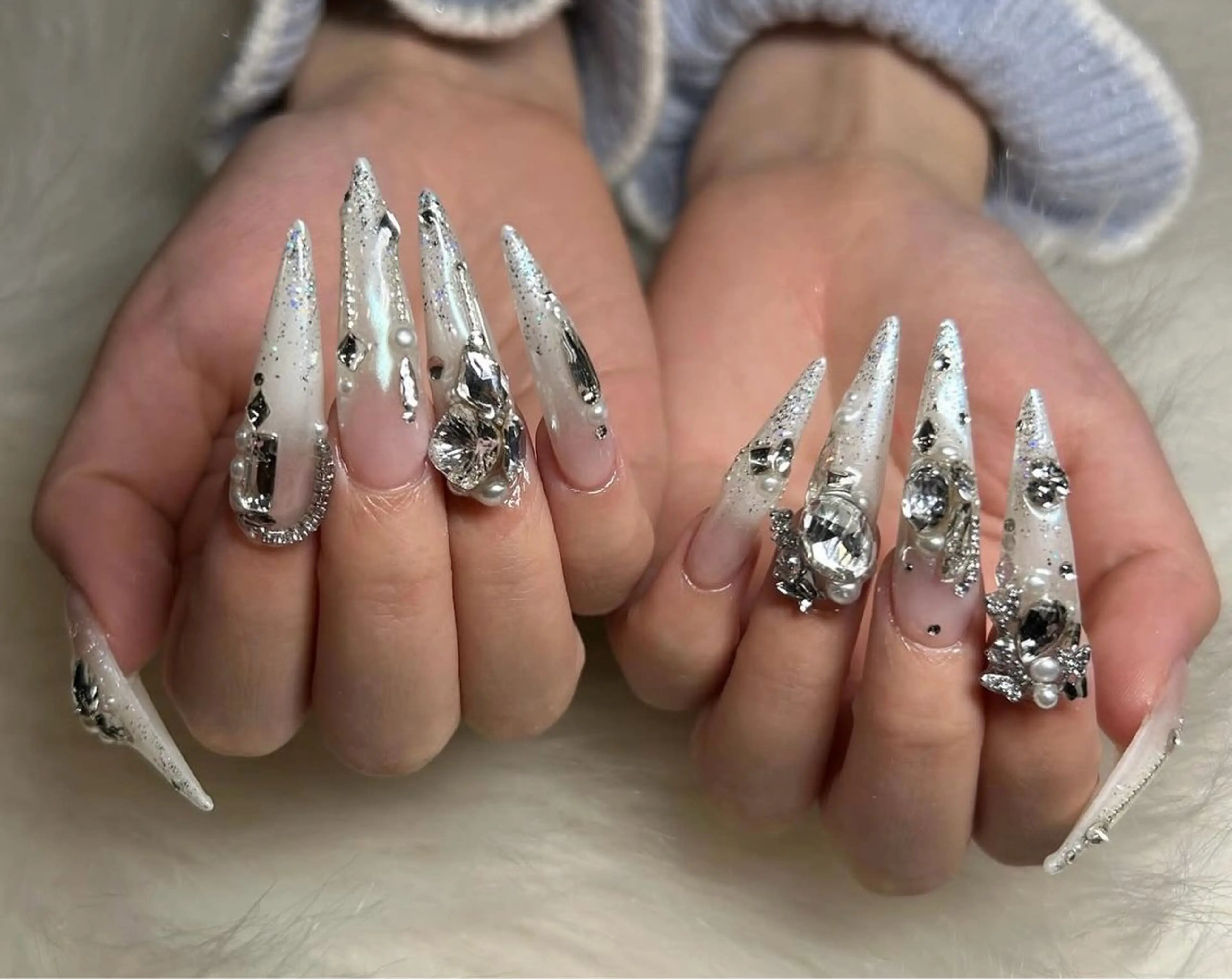 ネイル グラデーション キラキラネイル ワンカラーネイル 冬ネイル Jenn Nail Salonのネイルデザイン