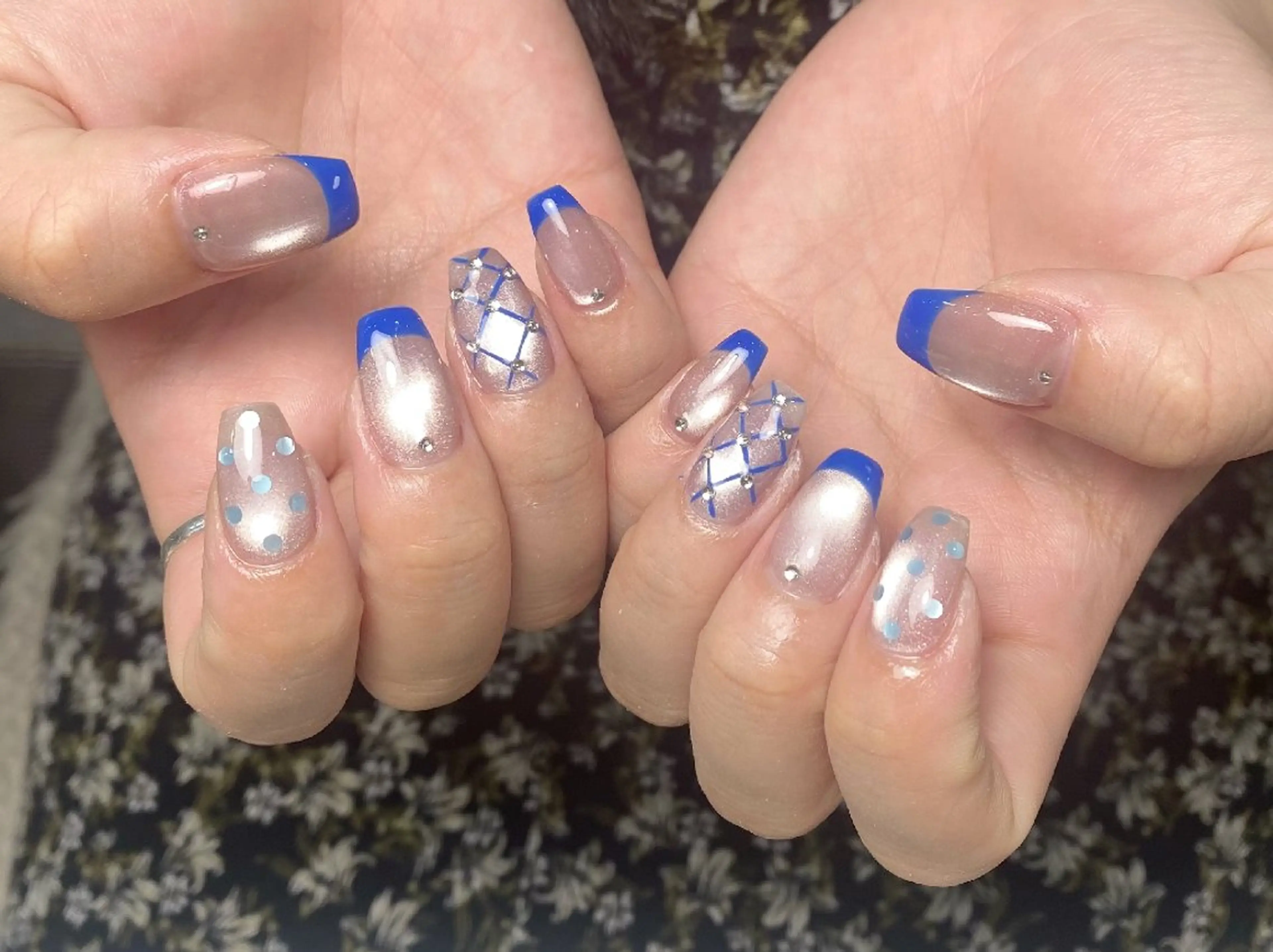 ネイル チークネイル フレンチネイル ジェルネイル ガーリー キラキラネイル ハンドネイル UM Nail Salonのネイルデザイン