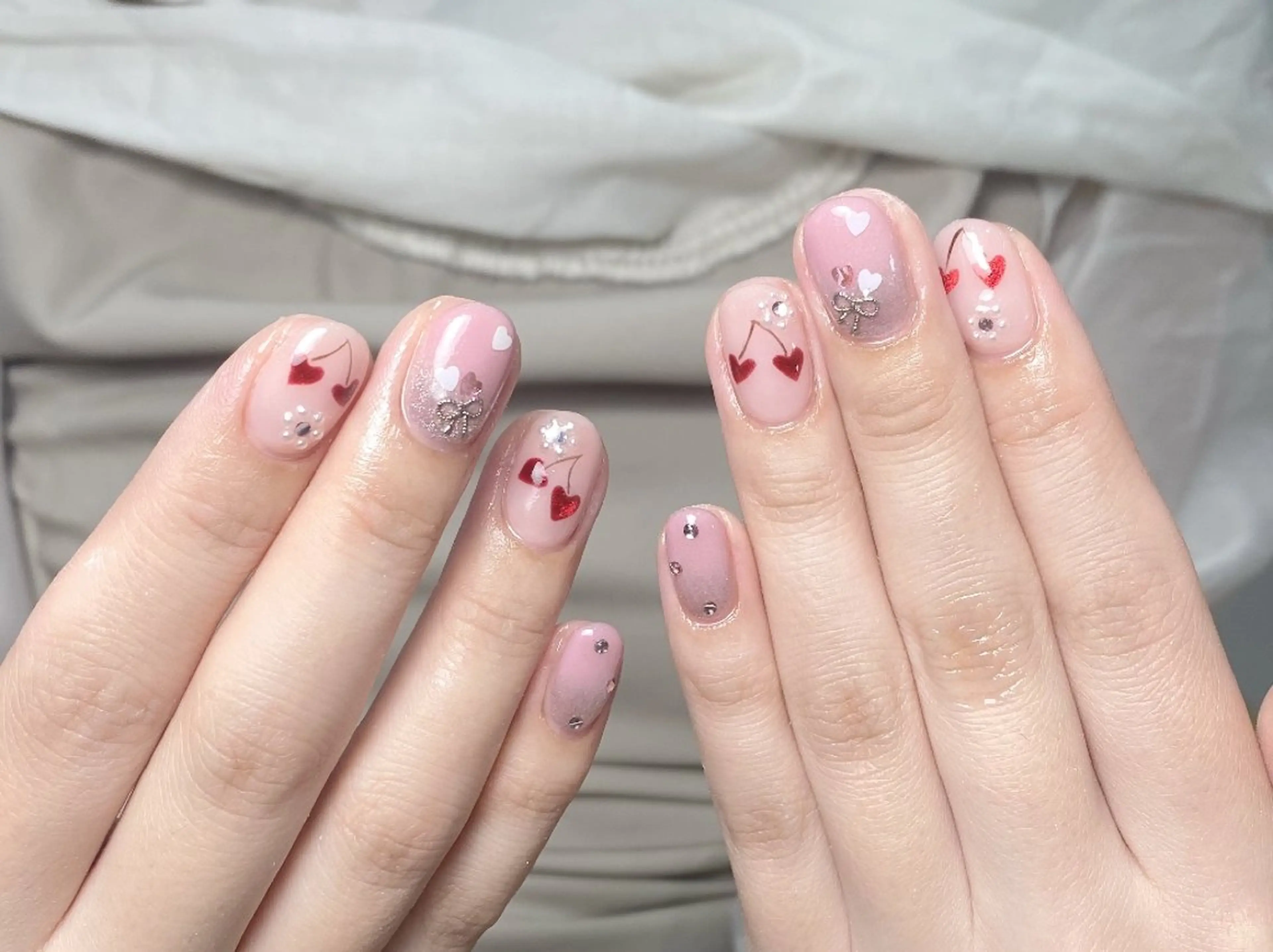ネイル チークネイル フレンチネイル ジェルネイル ガーリー キラキラネイル ハンドネイル UM Nail Salonのネイルデザイン
