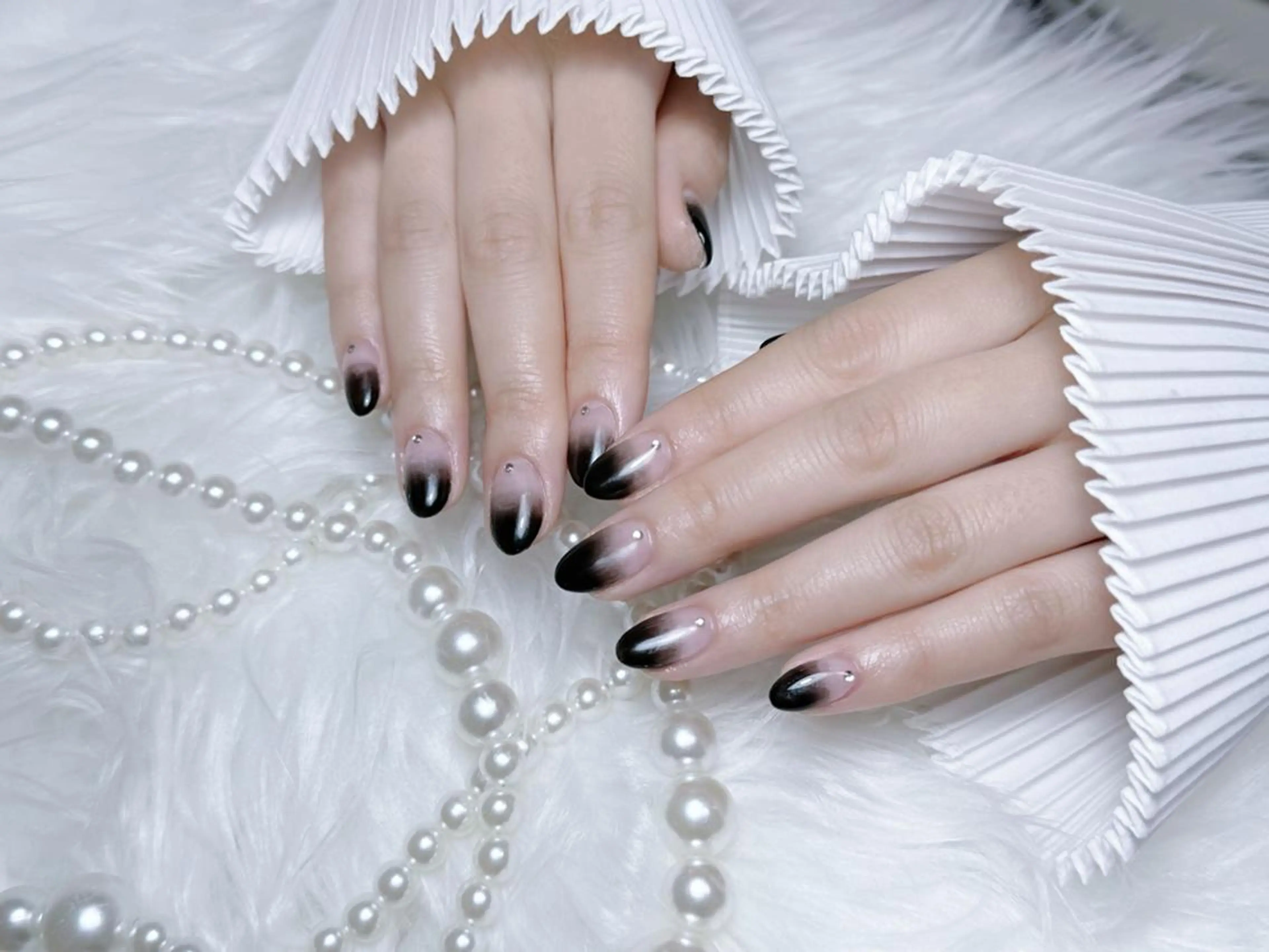 ネイル ストーンネイル ハンドネイル 🩵Yun nail Salon 🩵のネイルデザイン