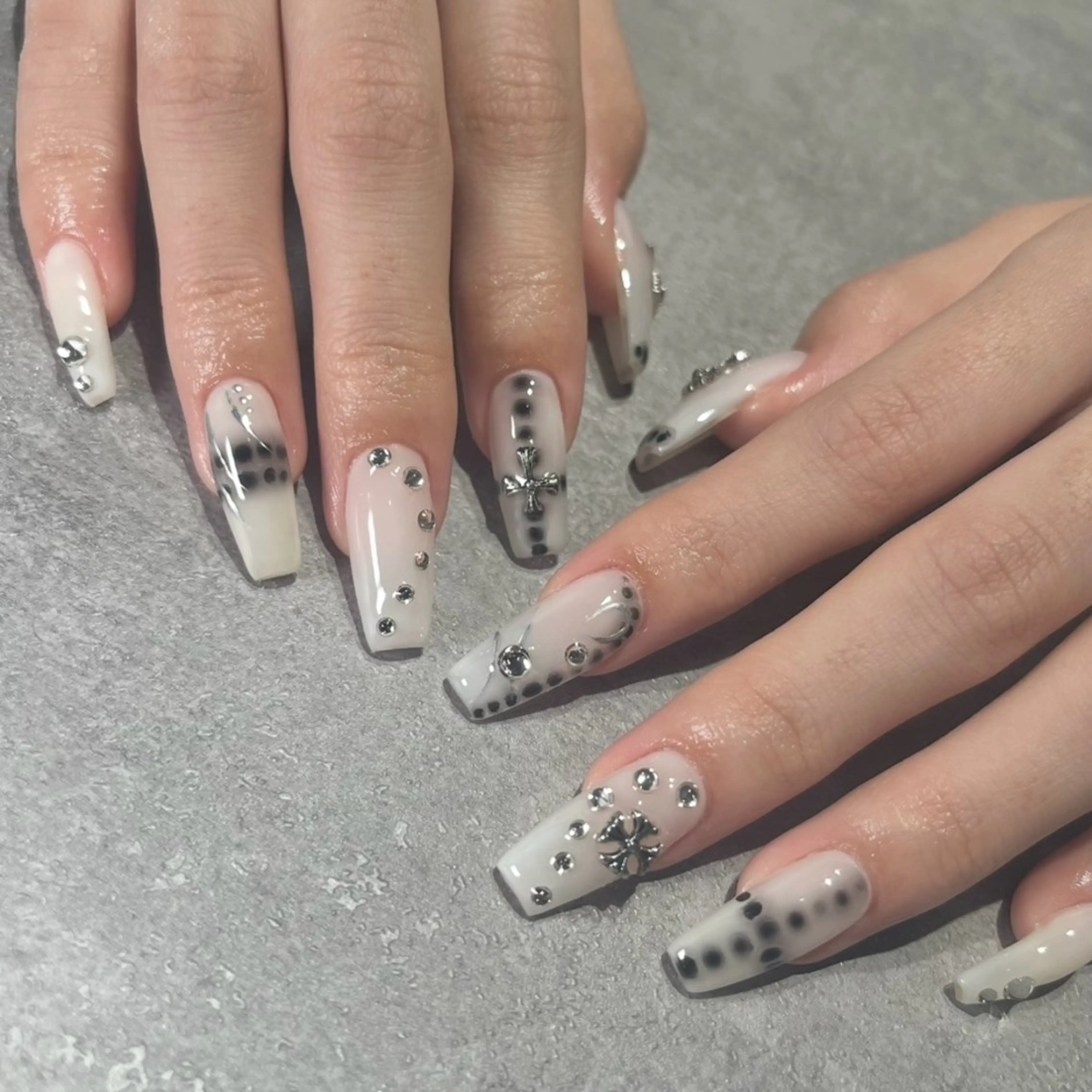 ネイル ハンドネイル NEO Beauty Salon所属・𝐍𝐄𝐎 𝐉𝐔𝐑𝐈のネイルデザイン