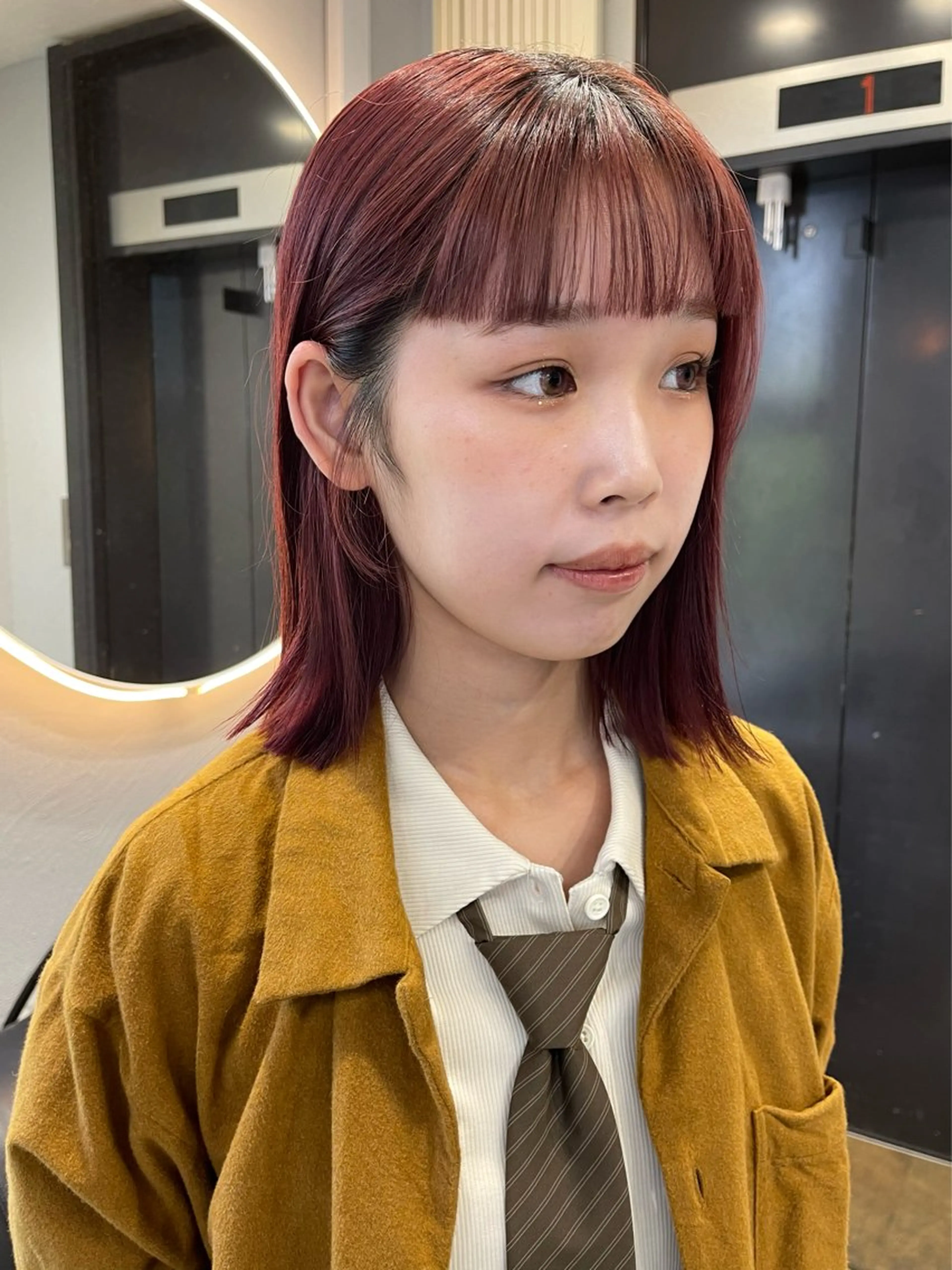 ミディアム カラー ブリーチ ケアブリーチ デザインカラー ダブルカラー イヤリングカラー TATSUブリーチ/ ミルクティーベージュのヘアスタイル