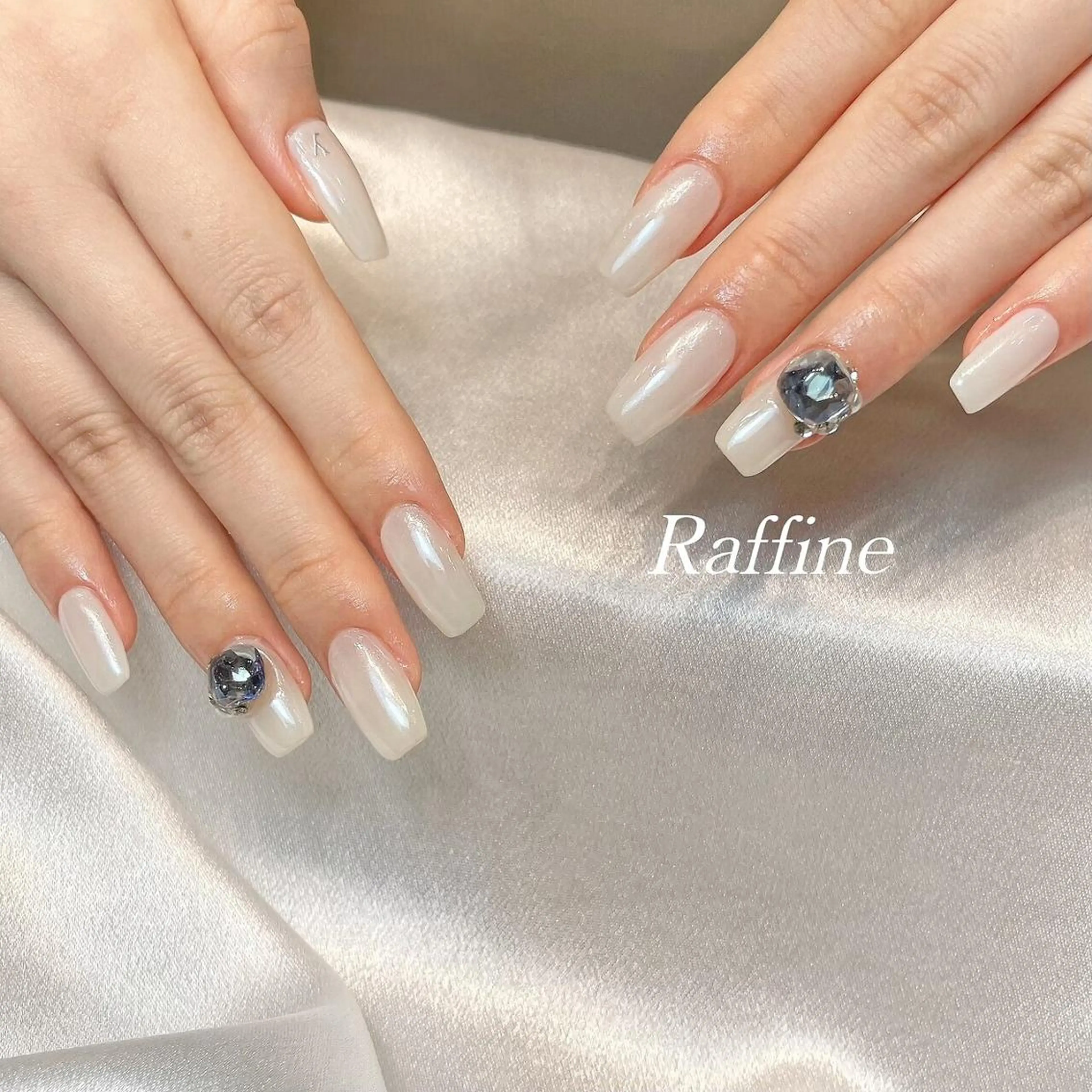 ネイル ハンドネイル RAFFINE 月🦋🩵のネイルデザイン