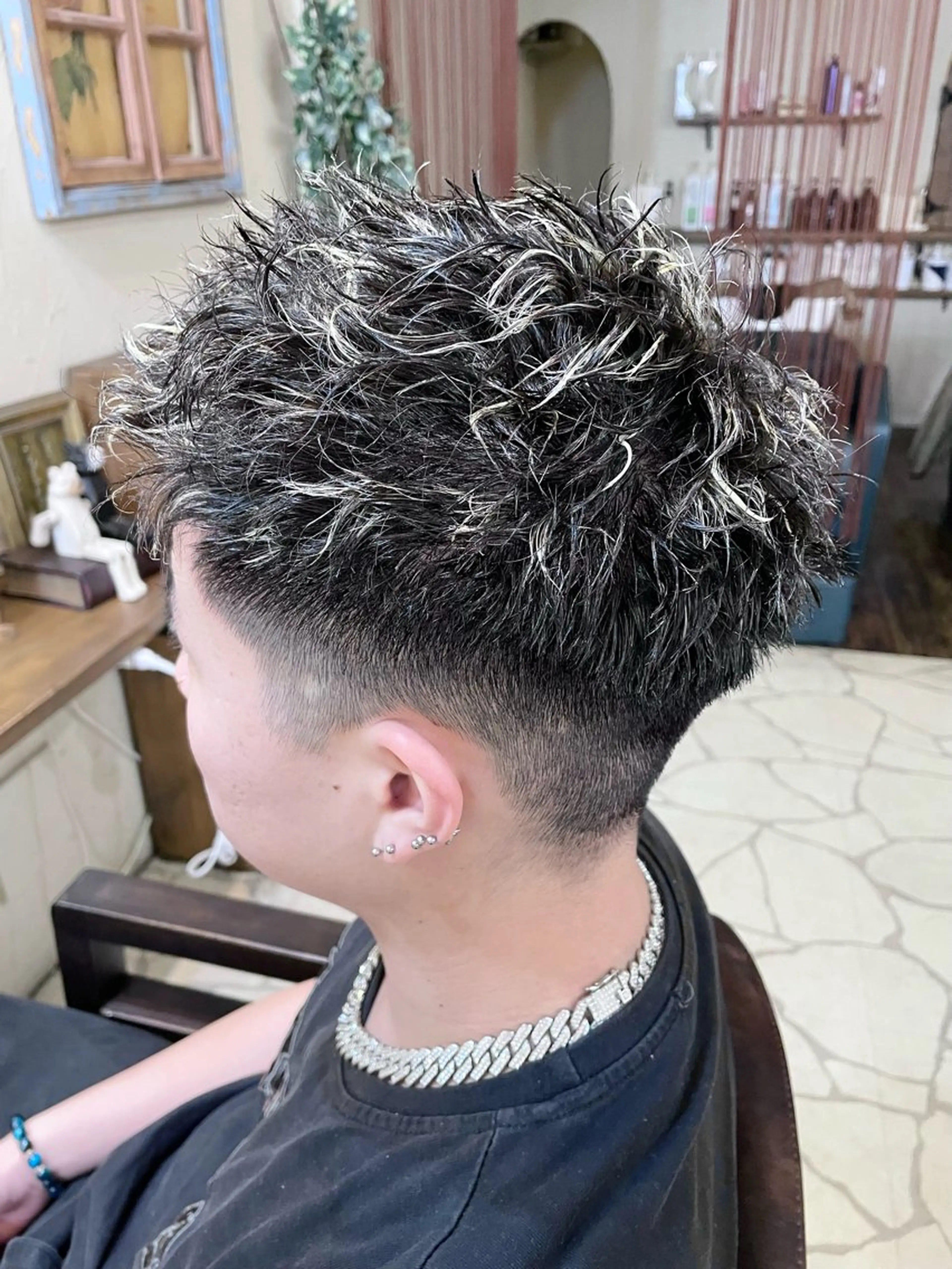 ショート カラー パーマ メンズ メンズハイライト メンズメッシュ メンズパーマ メンズショート メンズツイストパーマ カット ヘアカラー パーマ メンズ特化/パーマ指 名No.1/百瀬太郎のヘアスタイル