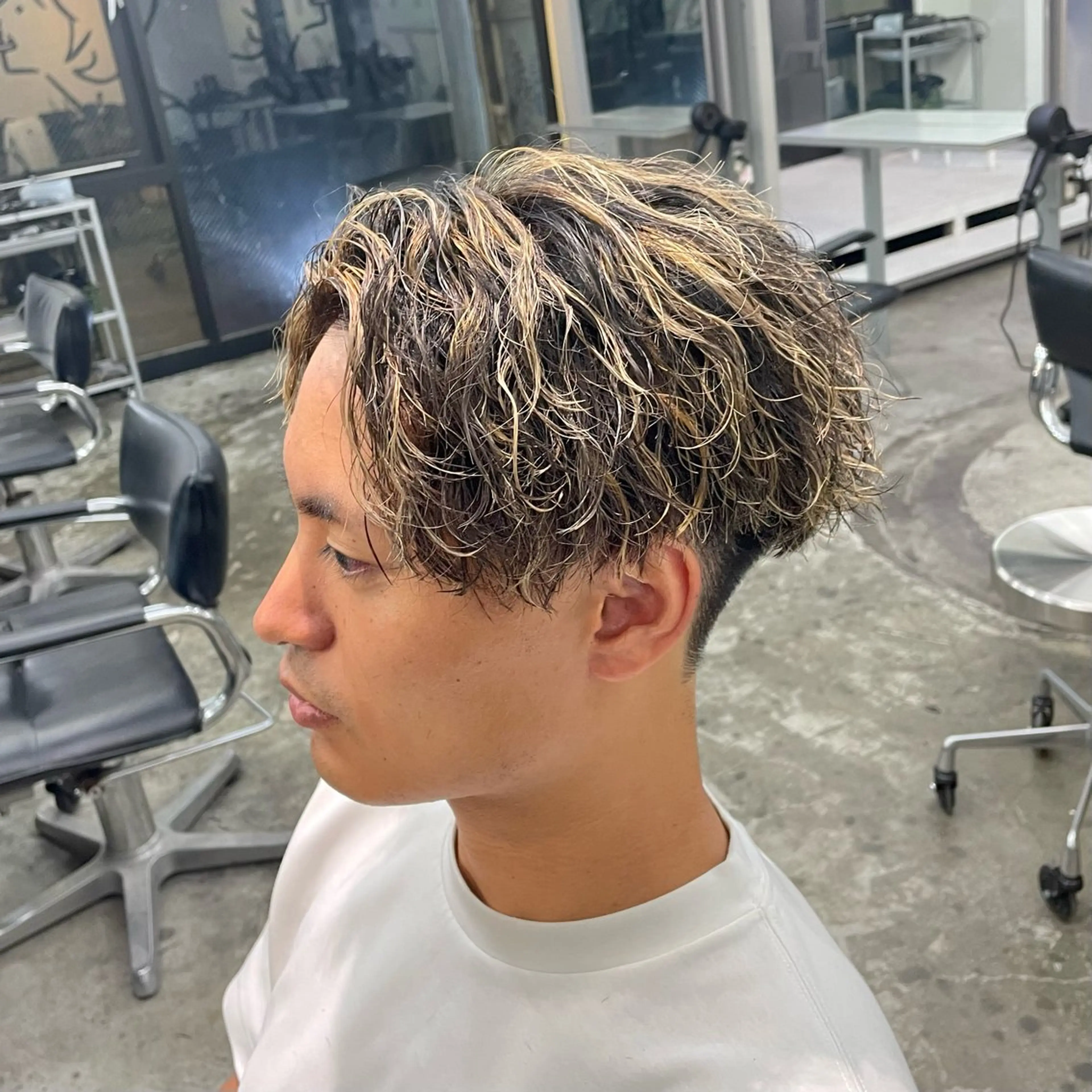 ショート カラー パーマ メンズ メンズハイライト ハイライトカラー ハイライト カット ヘアカラー パーマ メンズ特化美容師/ 藤戸 椋のヘアスタイル