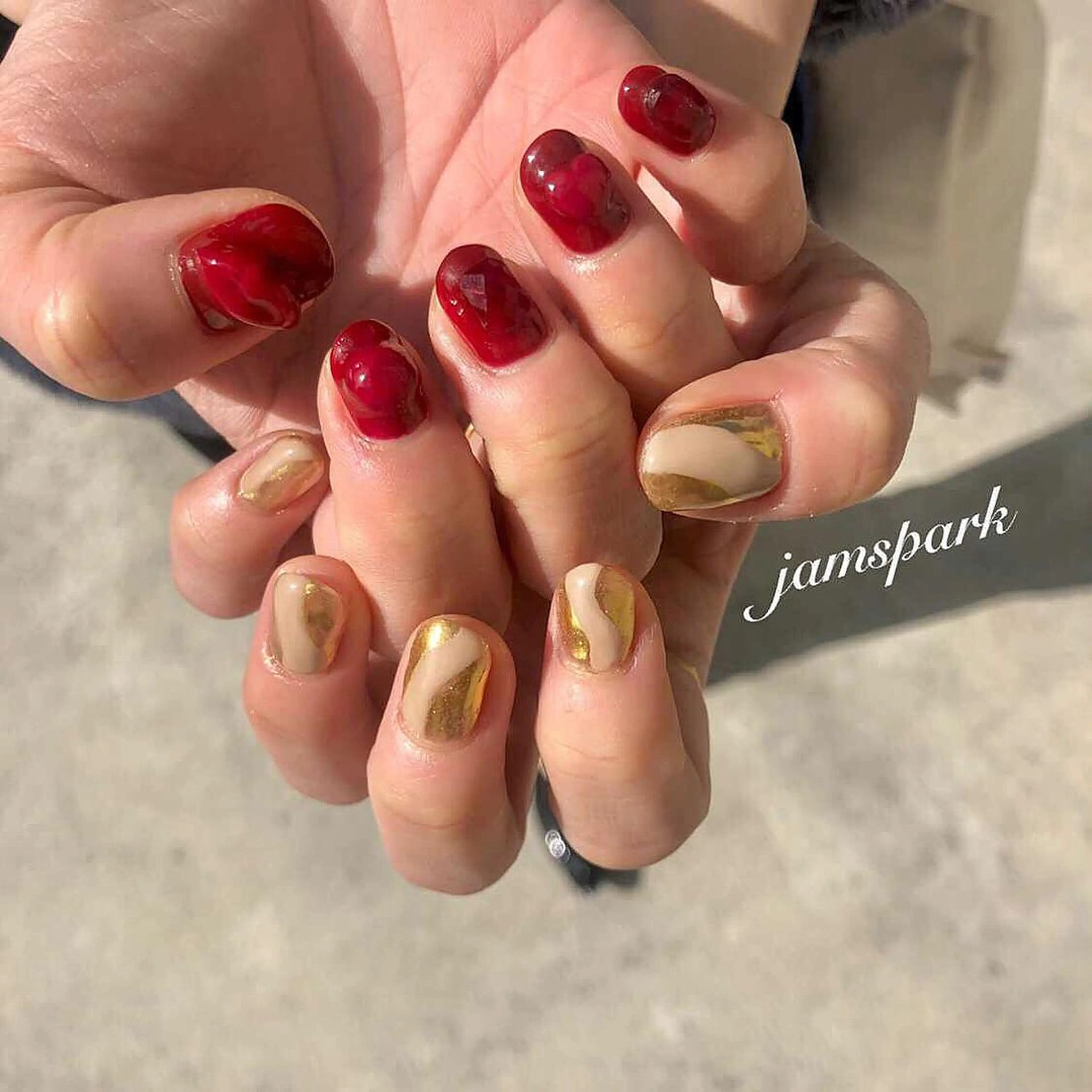 ネイル アートネイル ジェルネイル ミラーネイル ニュアンスネイル 赤色 ハンドネイル jamspark ✨のネイルデザイン