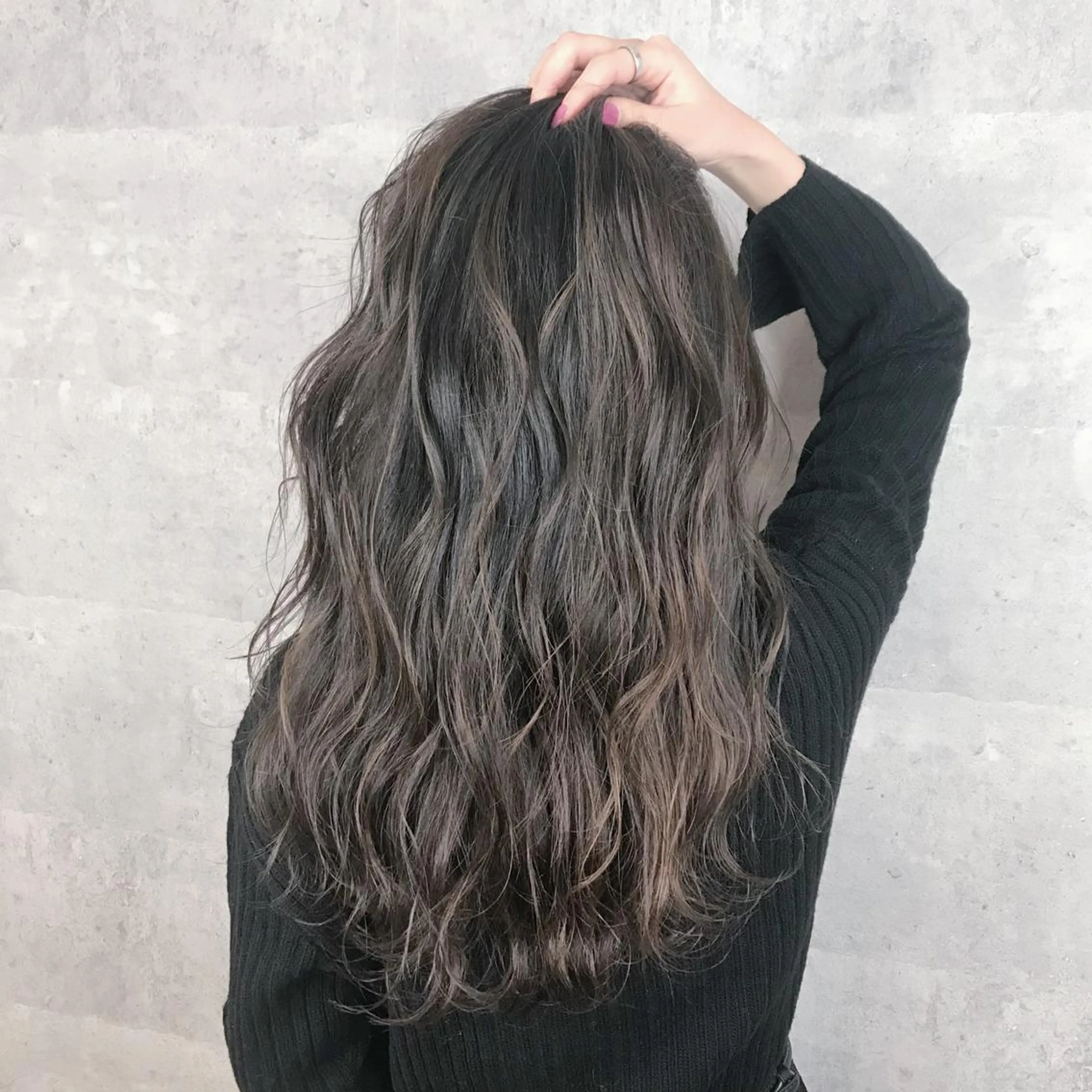 ロング カット ヘアカラー _WHITE 天王寺のヘアスタイル