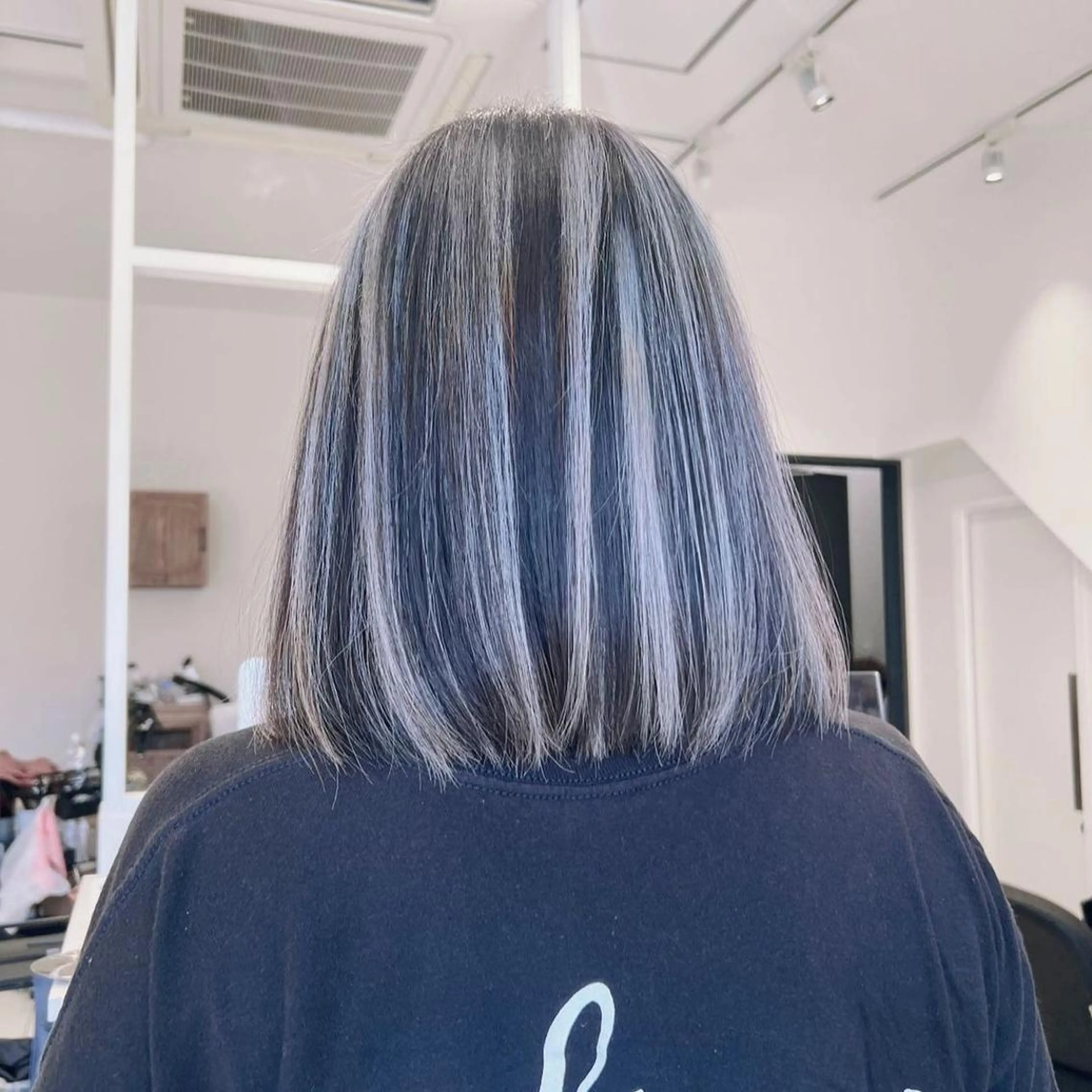 ミディアム カラー ブリーチ ケアブリーチ ハイライトカラー ハイライト 髪質改善 ヘアカラー オフホワイトアンドなんば所属・福西 洋斗のヘアスタイル