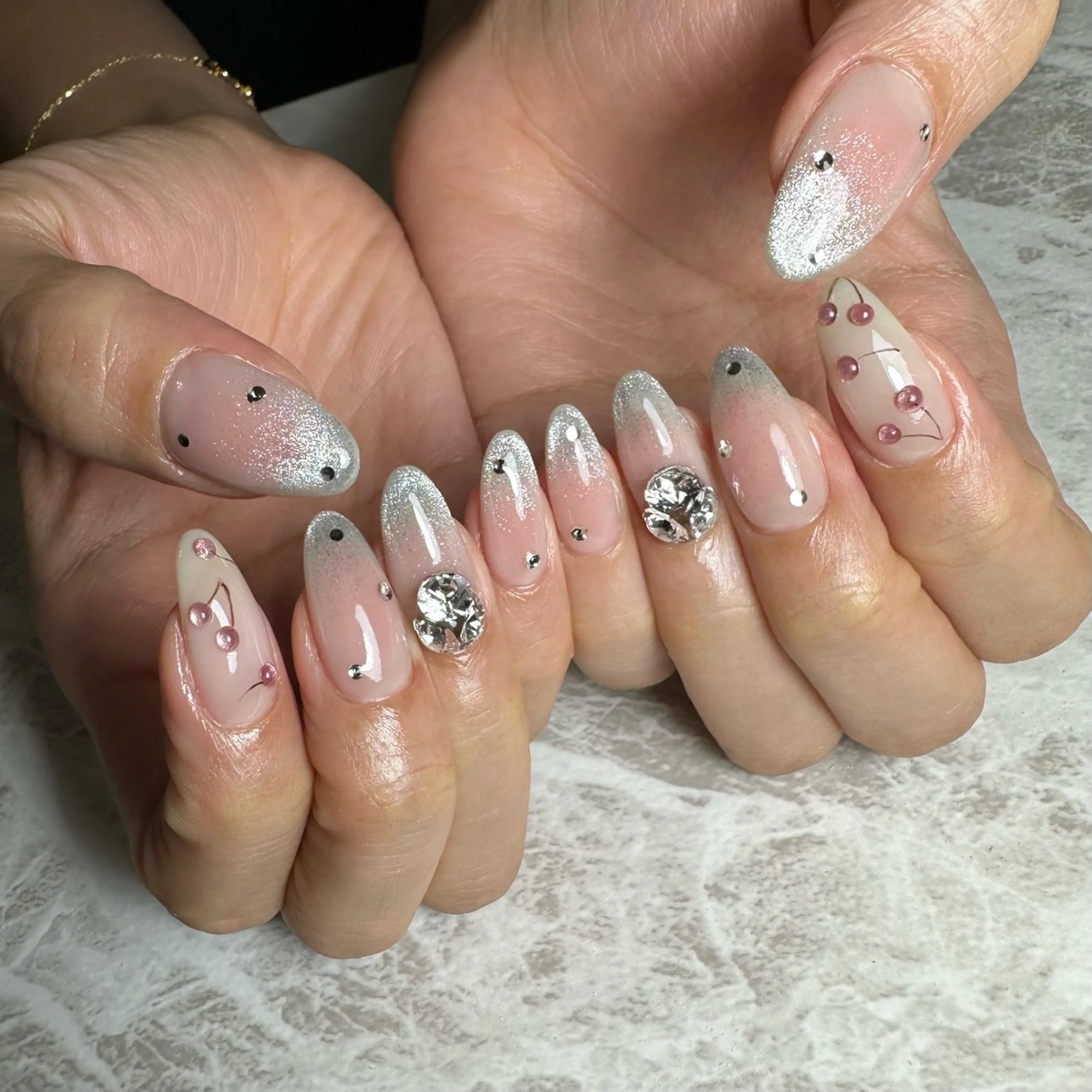 ネイル repos~ルポ~所属・里見 麗のネイルデザイン