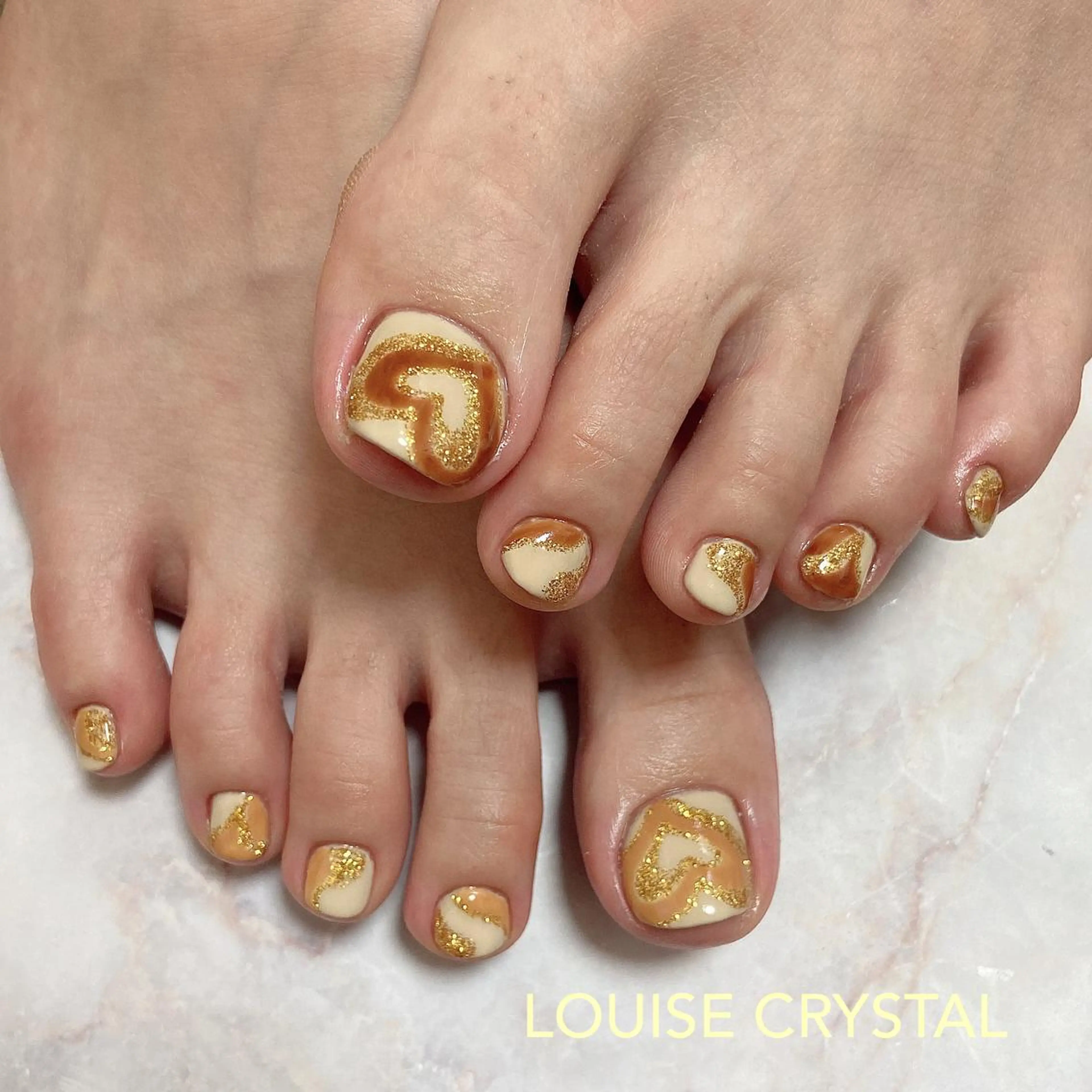 ネイル ハート フットネイル LOUISE CRYSTALのネイルデザイン