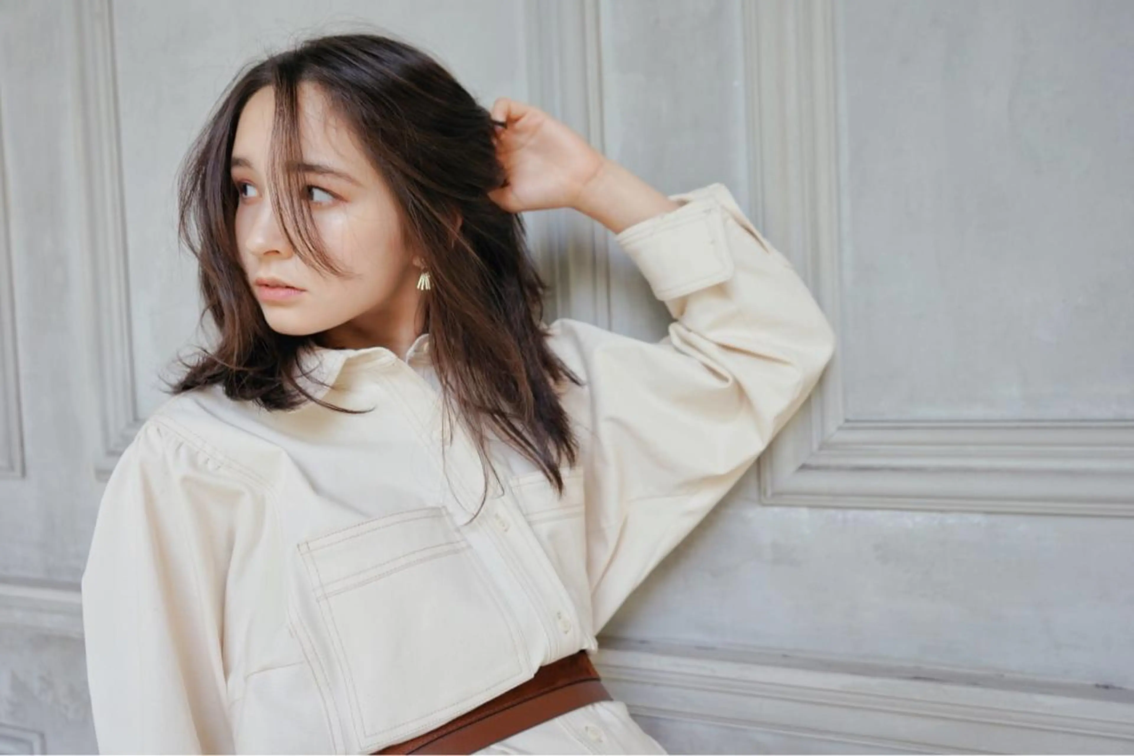 ミディアム カラー ベージュカラー フォギーベージュ グレージュ オリーブベージュ ワイドバング newi saLyu ネウィ　サリューのヘアスタイル