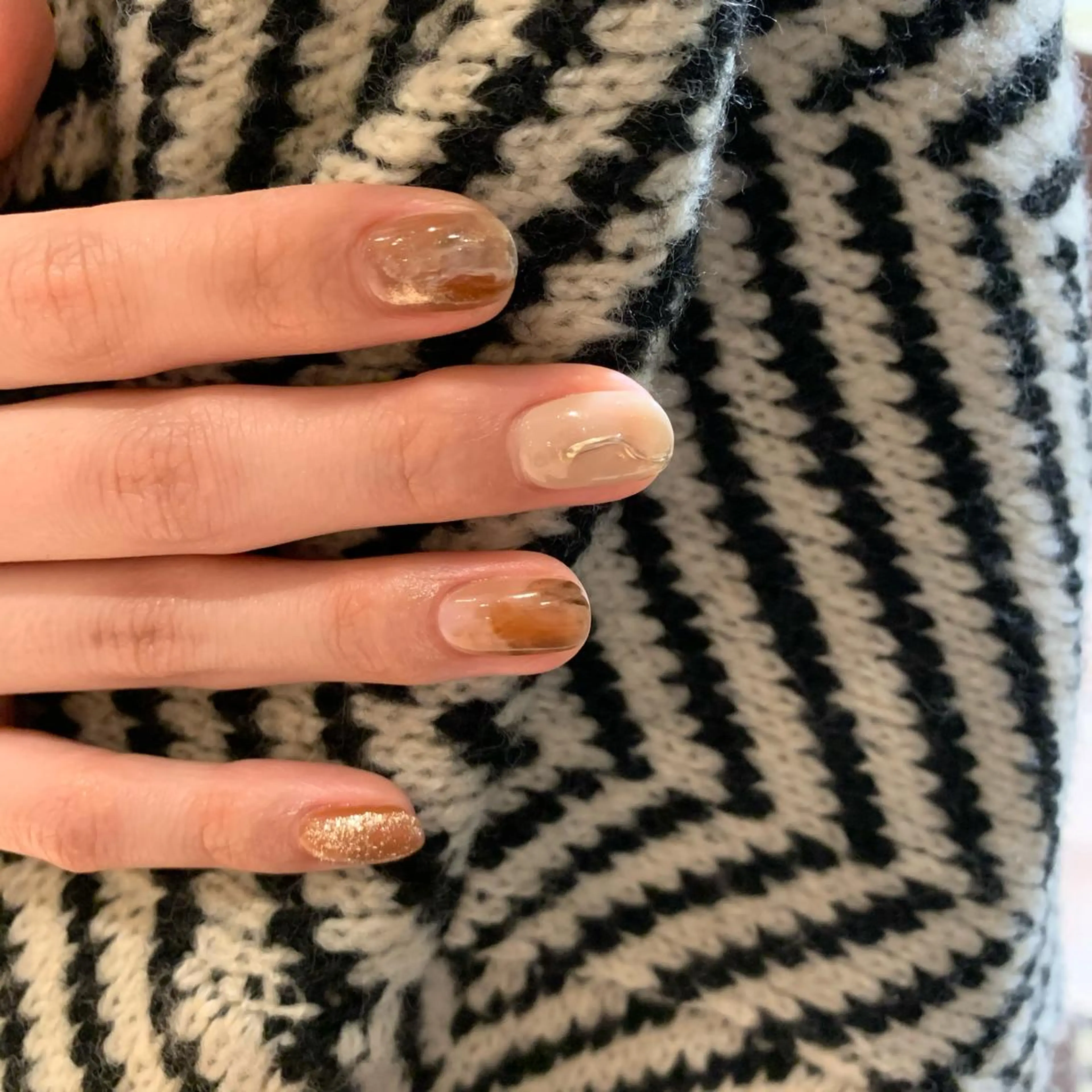 ネイル ブラウン ニュアンスネイル ハンドネイル 佐藤 穂乃香のネイルデザイン