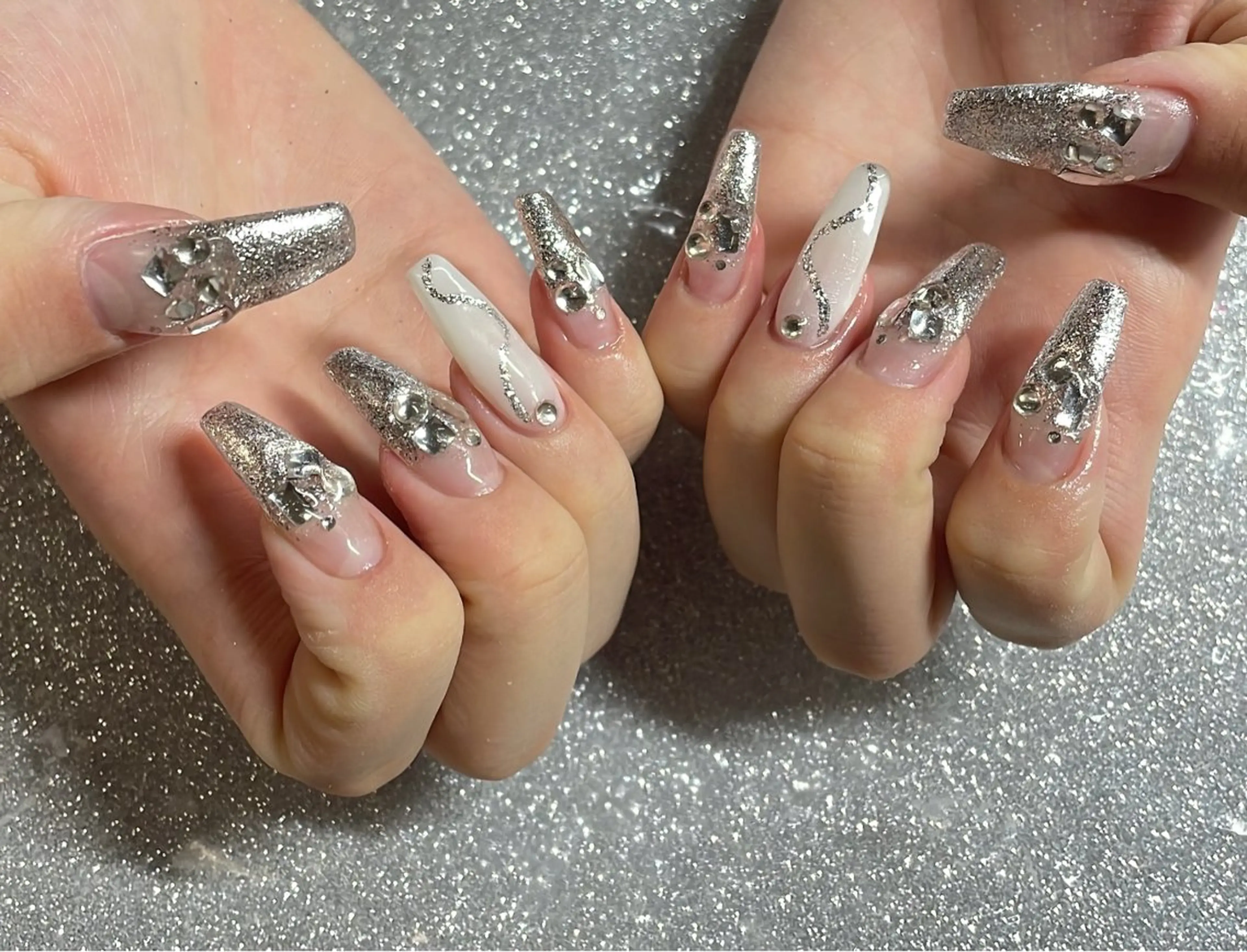 ネイル ハンドネイル VIERU 🌈🎀💖のネイルデザイン