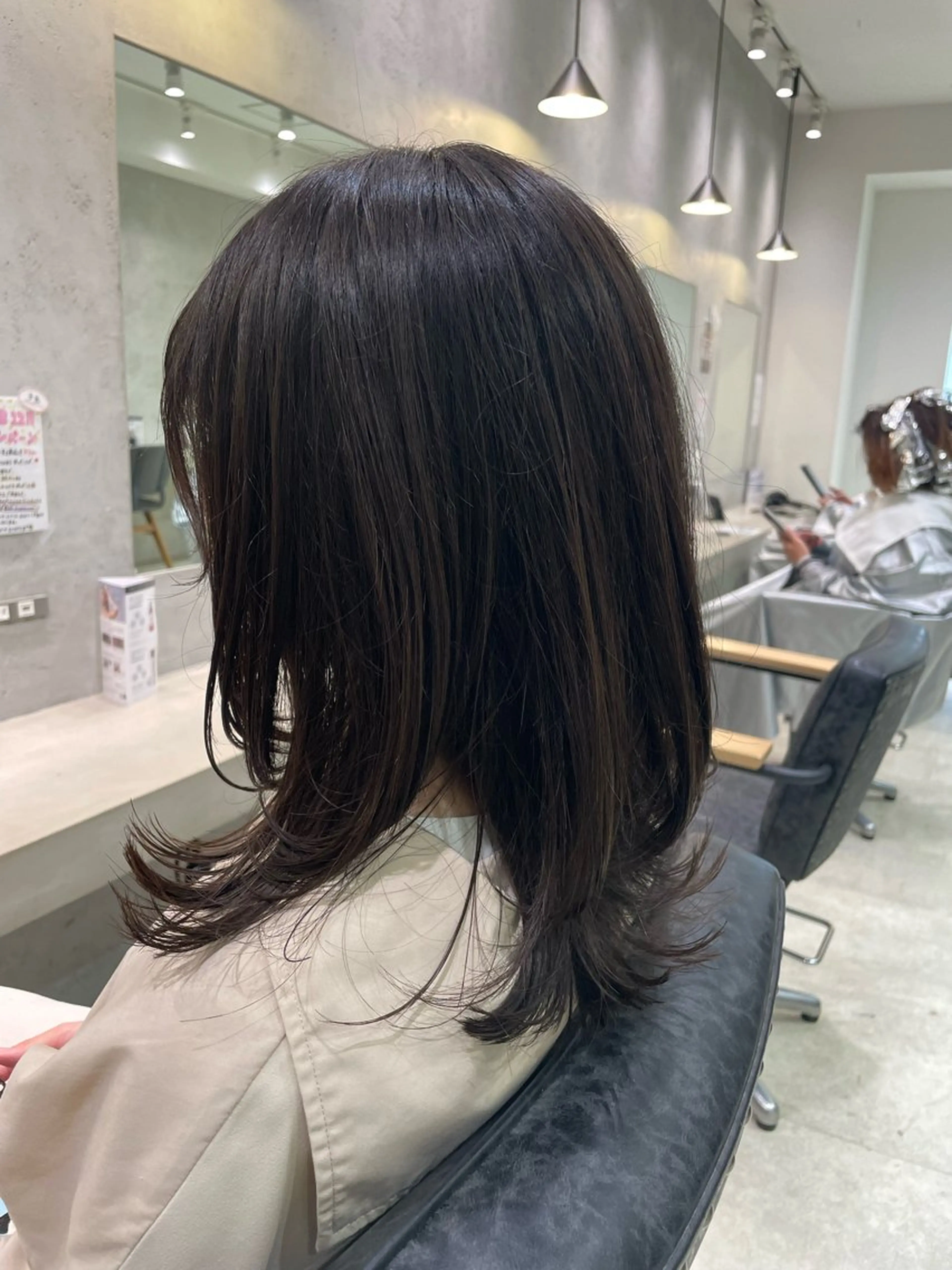 ミディアム 顔周りカット レイヤーカット 外ハネヘア カット トリートメント 神野 れなのヘアスタイル