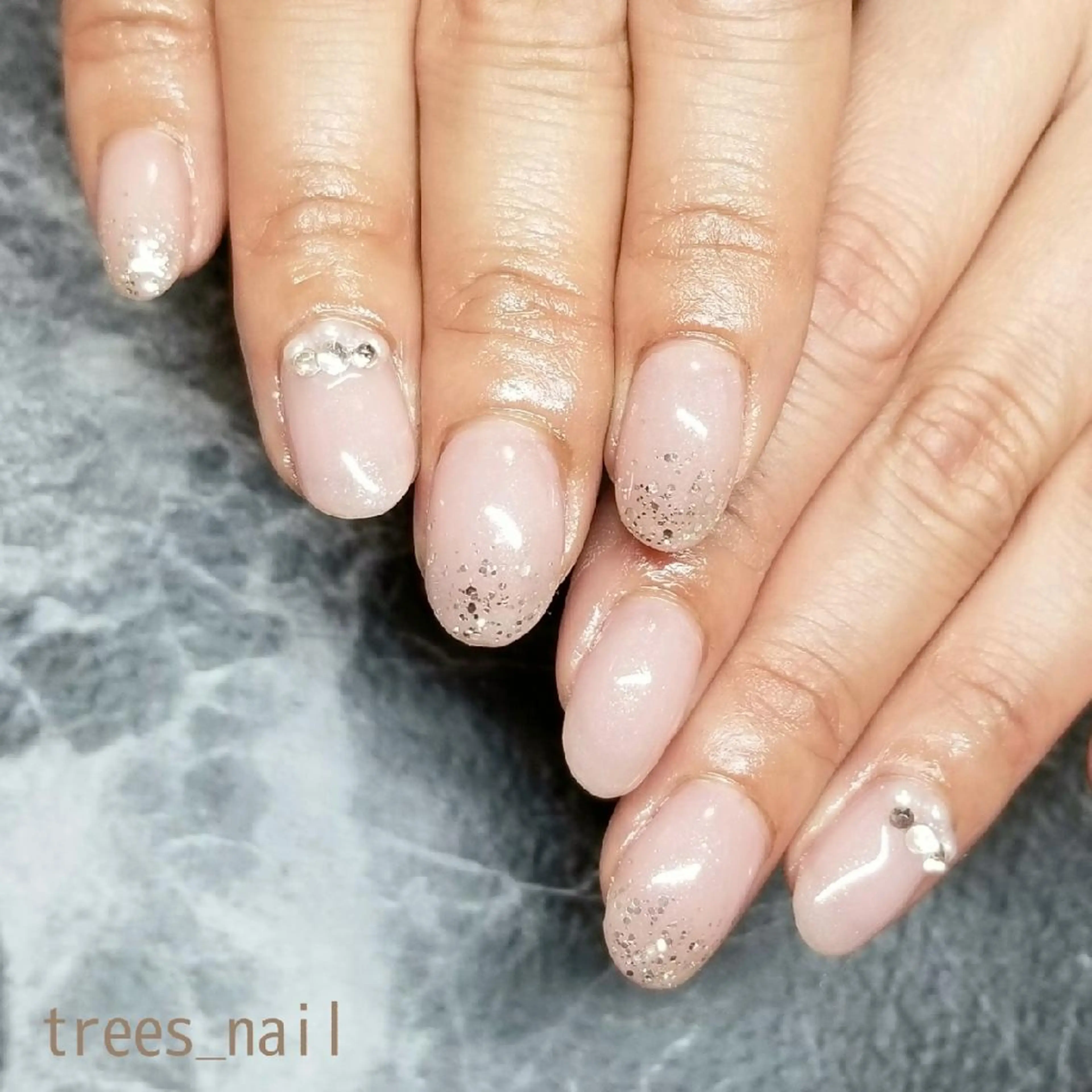 ネイル ガーリー グラデーション ラメ(グリッター) ラメグラデーション ピンク ハンドネイル フットネイル trees_ nailのネイルデザイン