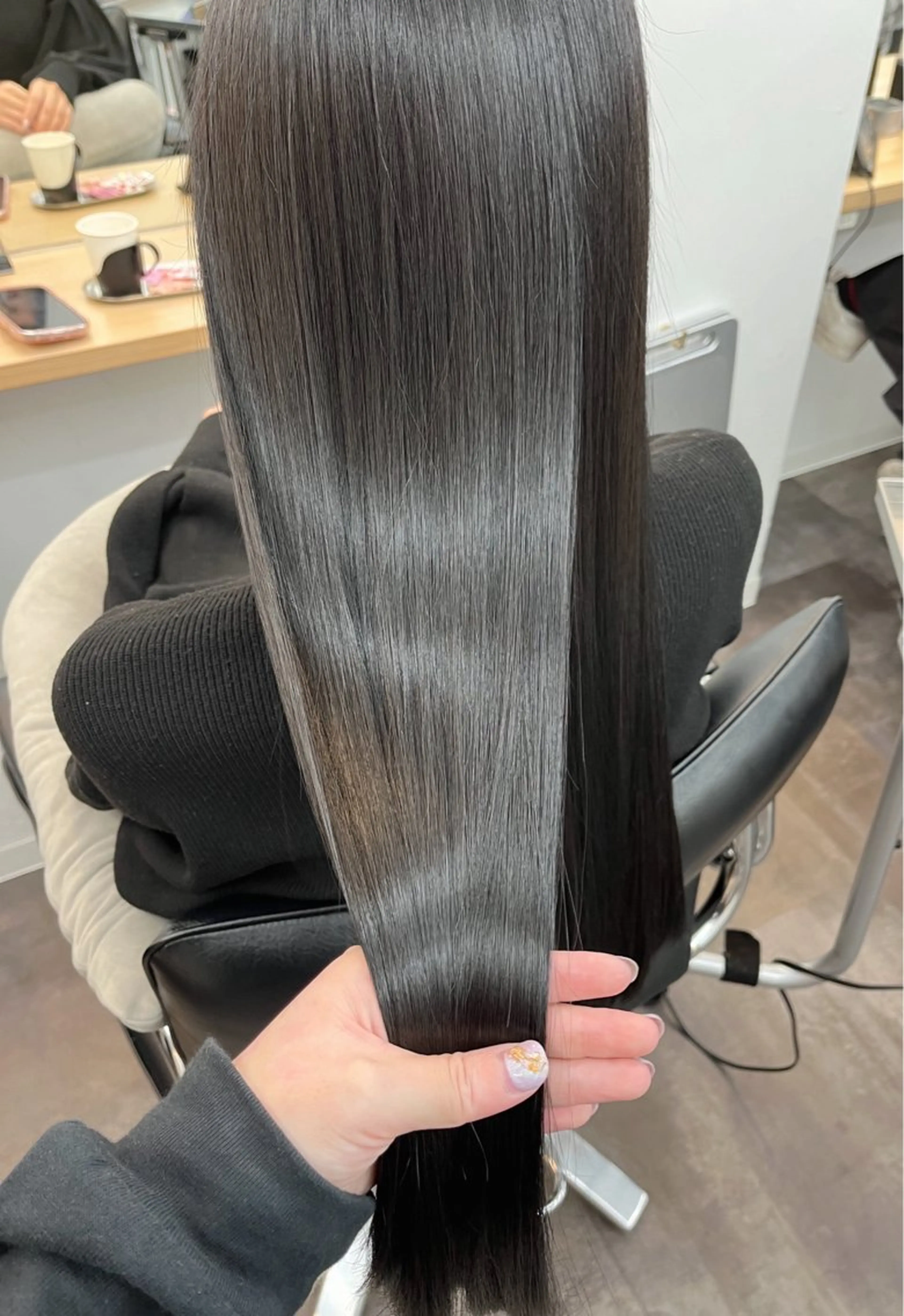 ロング カラー 黒髪 透明感カラー オレンジ トリートメント mai🐷髪質改善 🖤透ける暗髪🖤のヘアスタイル