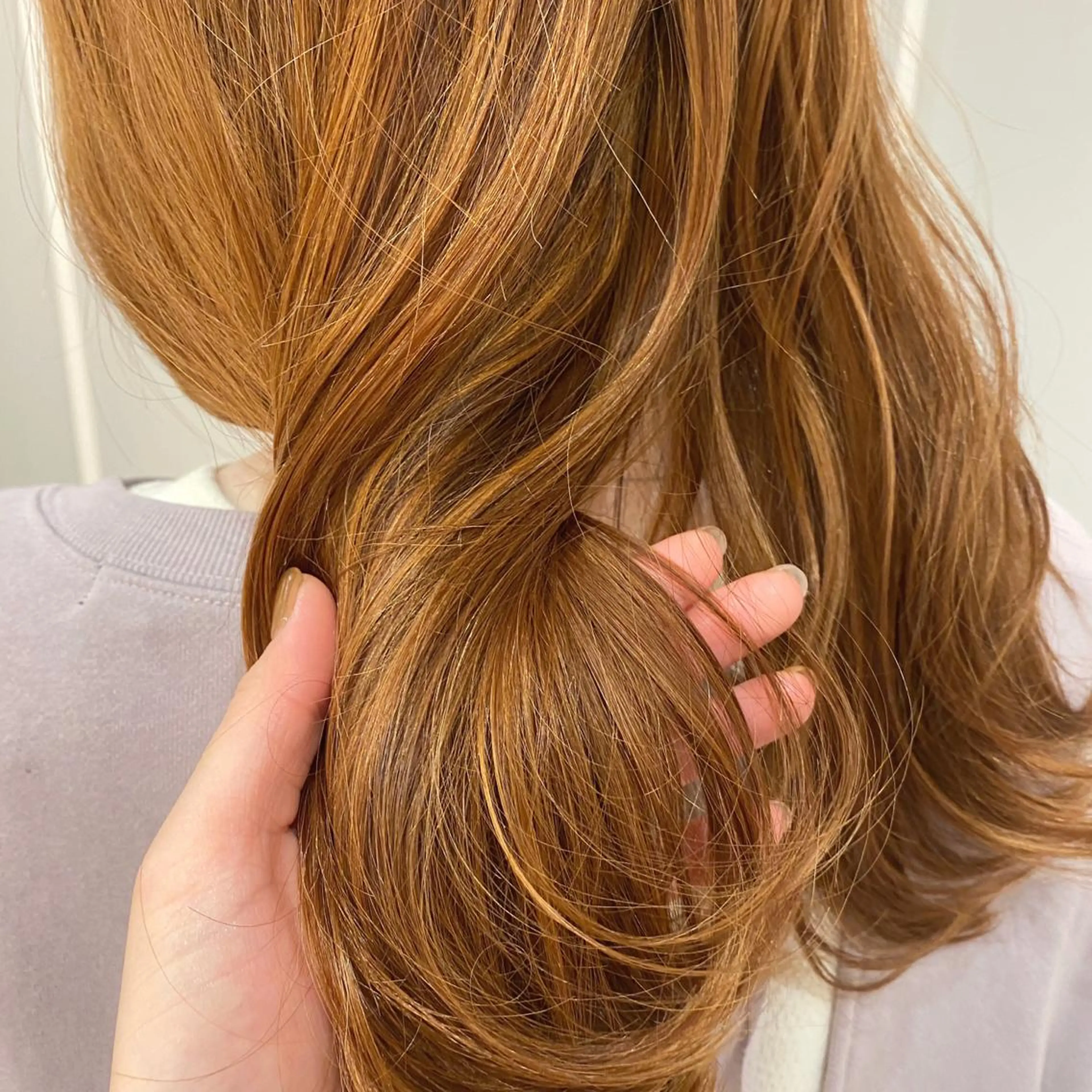 セミロング カラー ベージュカラー ブリーチ ハイライトカラー オレンジ オレンジベージュ カット ヘアカラー 韓国ヘア🇰🇷 トヨキトキコのヘアスタイル