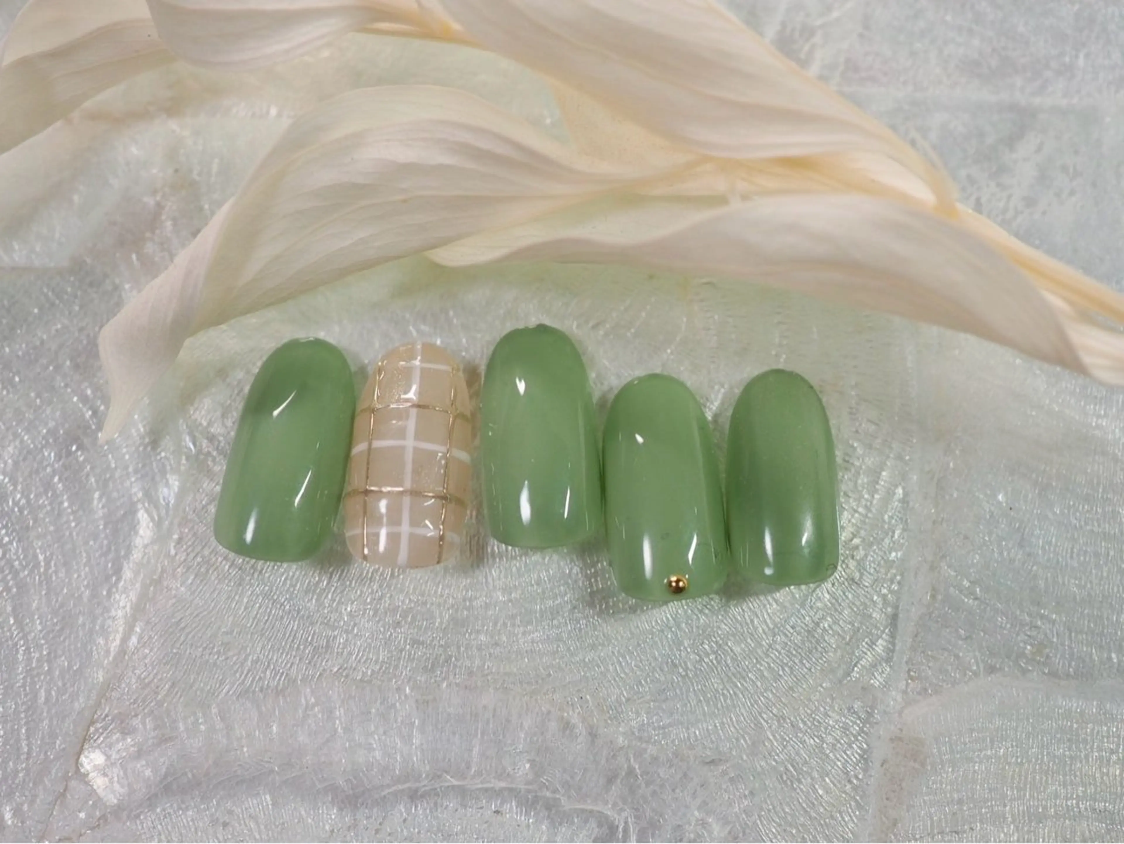 ネイル フラワーネイル ジェルネイル グリーン オフィスネイル パラジェル ハンドネイル kiki nail &brow二子玉川の眉毛・アイブロウイメージ