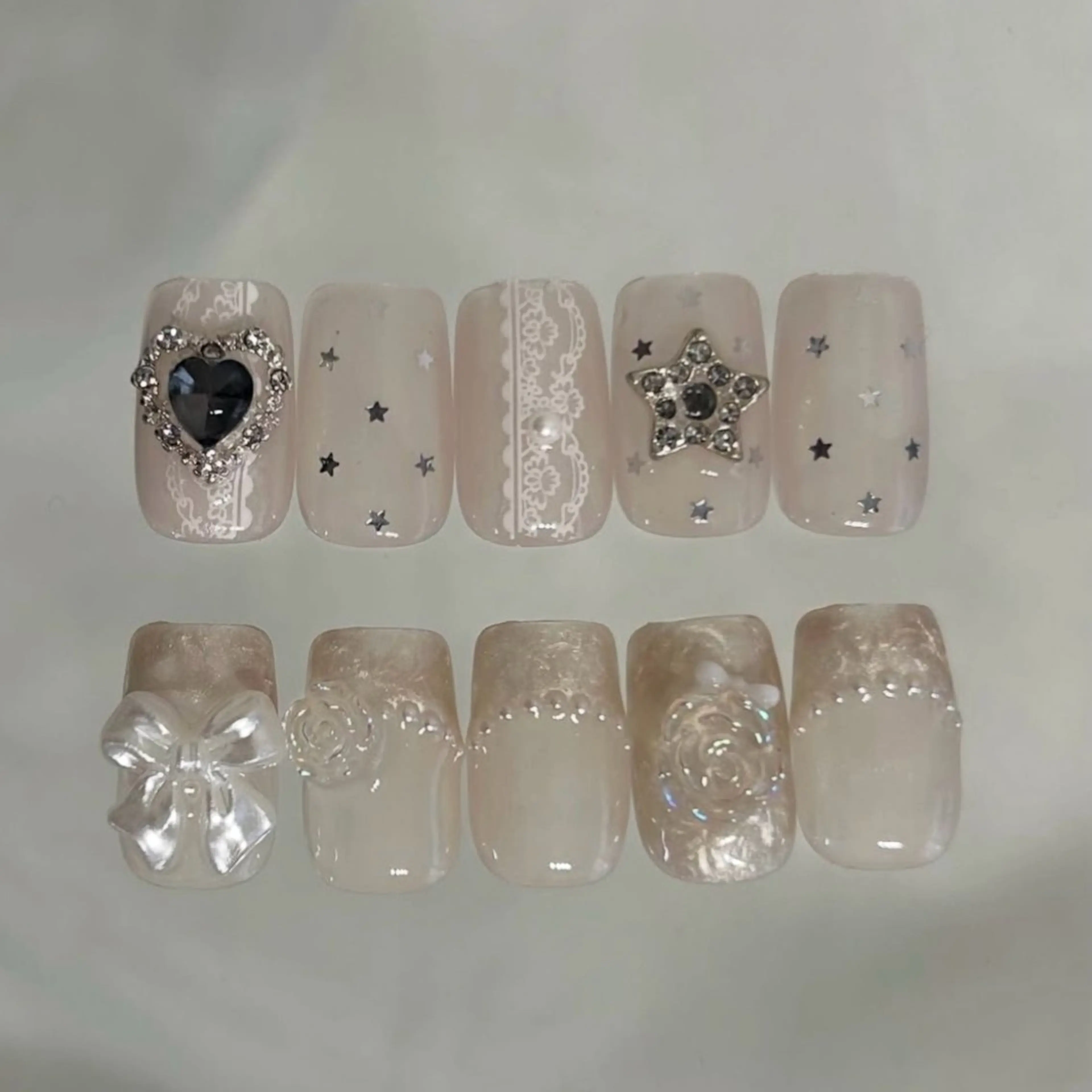 ネイル ブラウン フレンチネイル ガーリー ハート キラキラネイル ハンドネイル ハンドケア lyly.nail所属・lylynail YUUKAのネイルデザイン