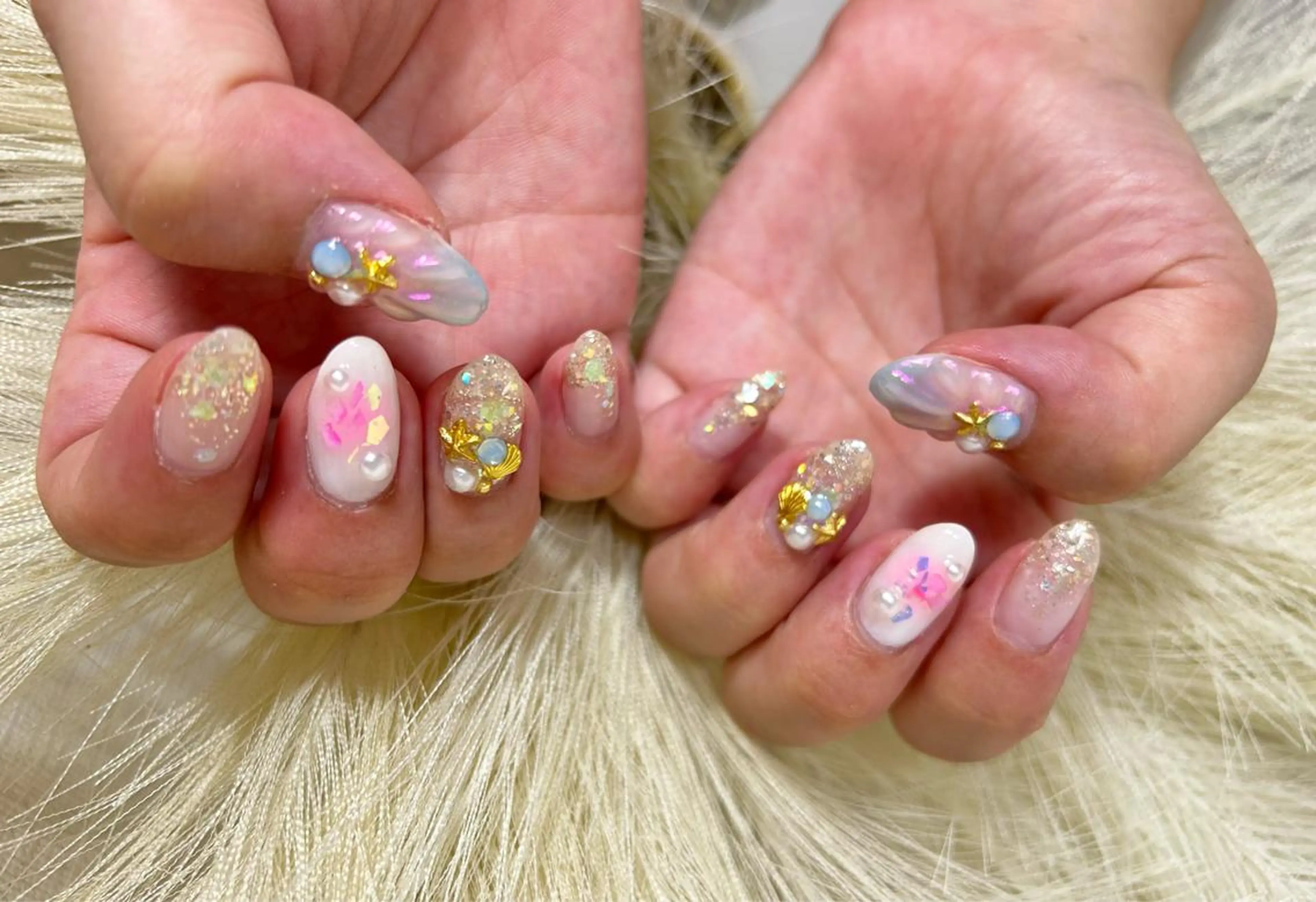 ミディアム ネイル ハンドネイル フットネイル ✴︎ Delightのネイルデザイン