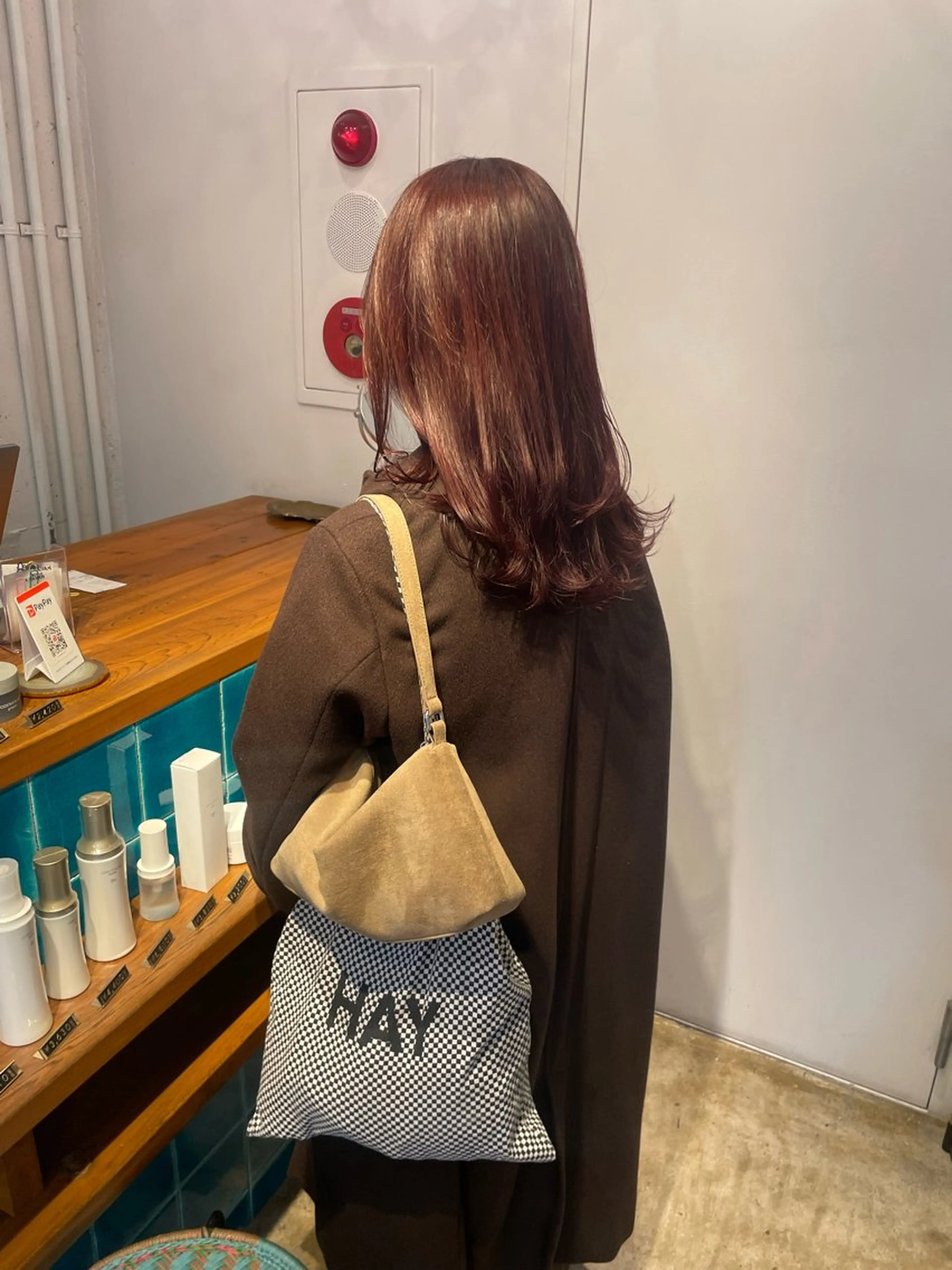 セミロング カラー ブラウンカラー MIOベージュカラー 柔らかいカラーのヘアスタイル