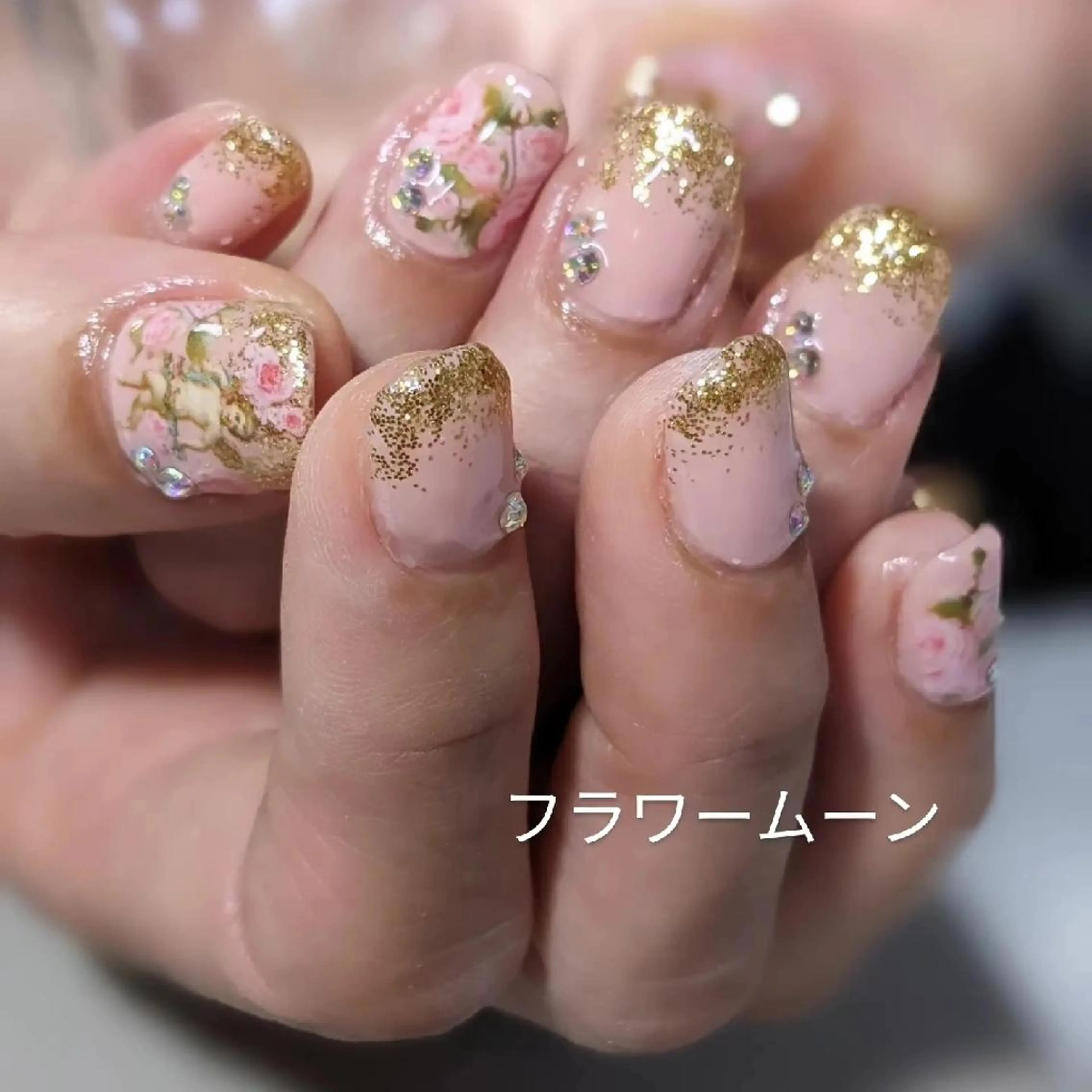 ネイル グラデーション フラワー ムーンのネイルデザイン