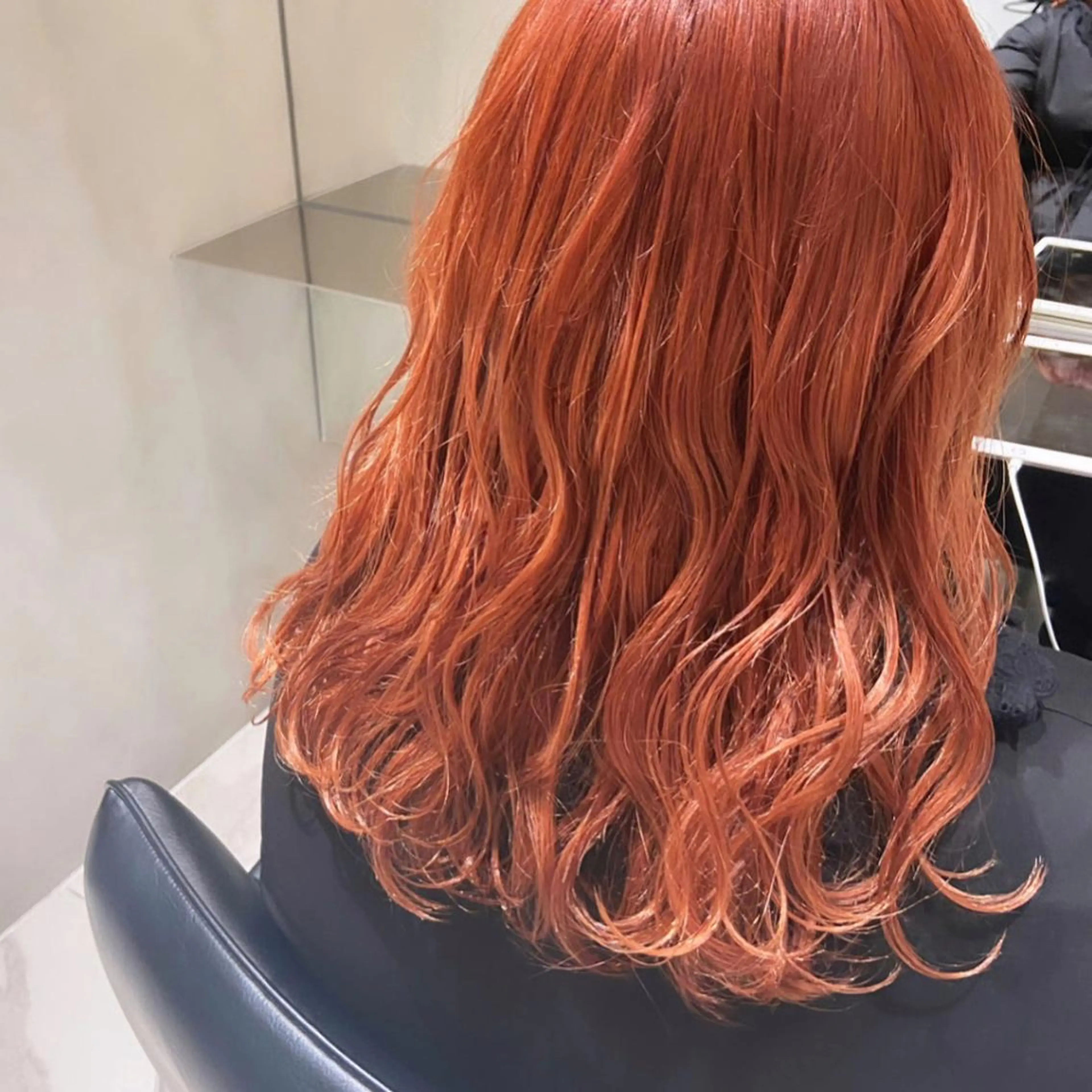 セミロング カラー ハイトーンカラー オレンジ カット ヘアカラー トリートメント ヘッドスパ ヘアセット カジュアルを女っぽく 𝗮𝘆𝗮𝗰𝗼のヘアスタイル