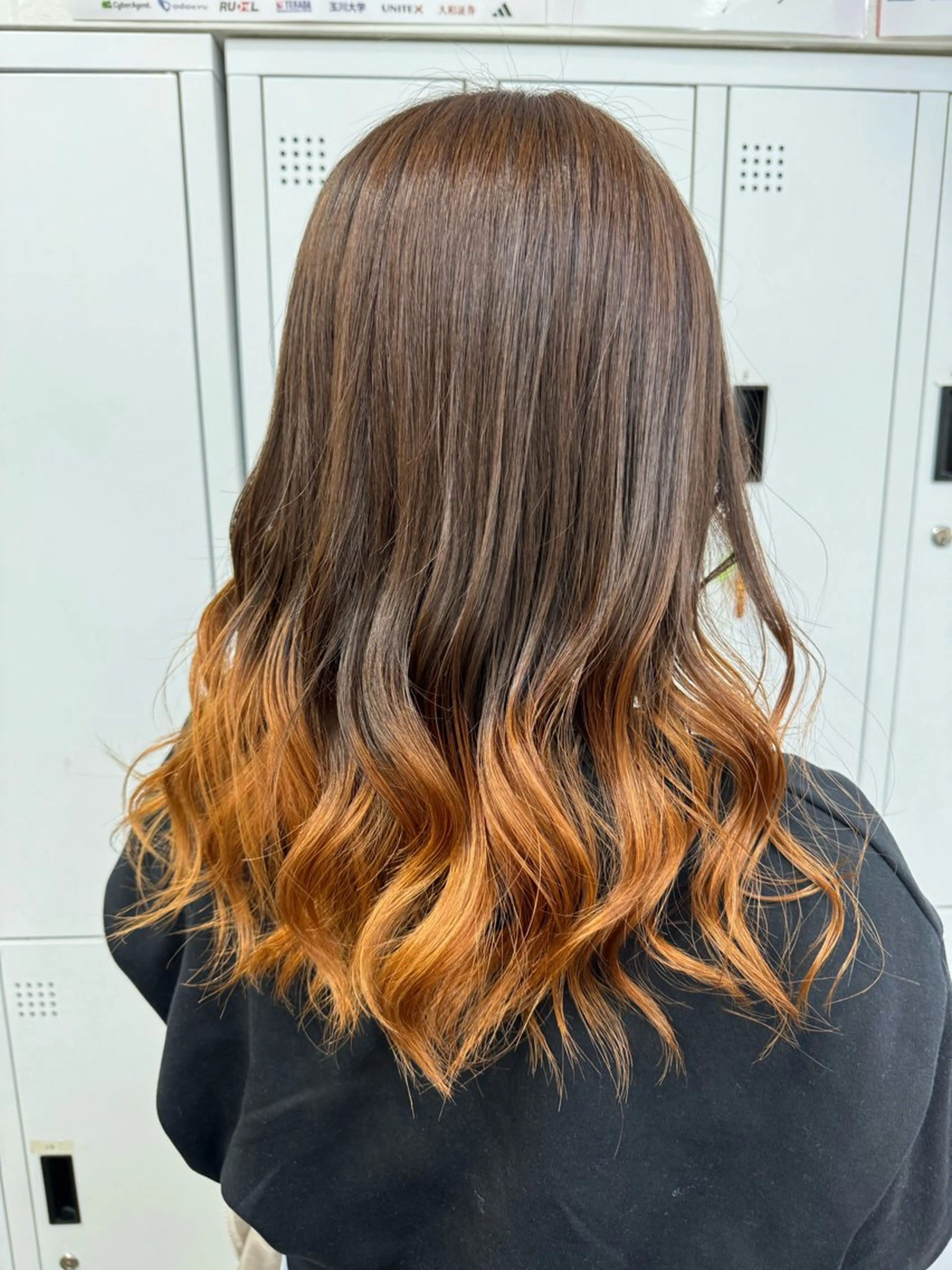 セミロング apollo 横浜所属・横浜🦋ハイトーン 🫐耳つぼジュエリーのヘアスタイル