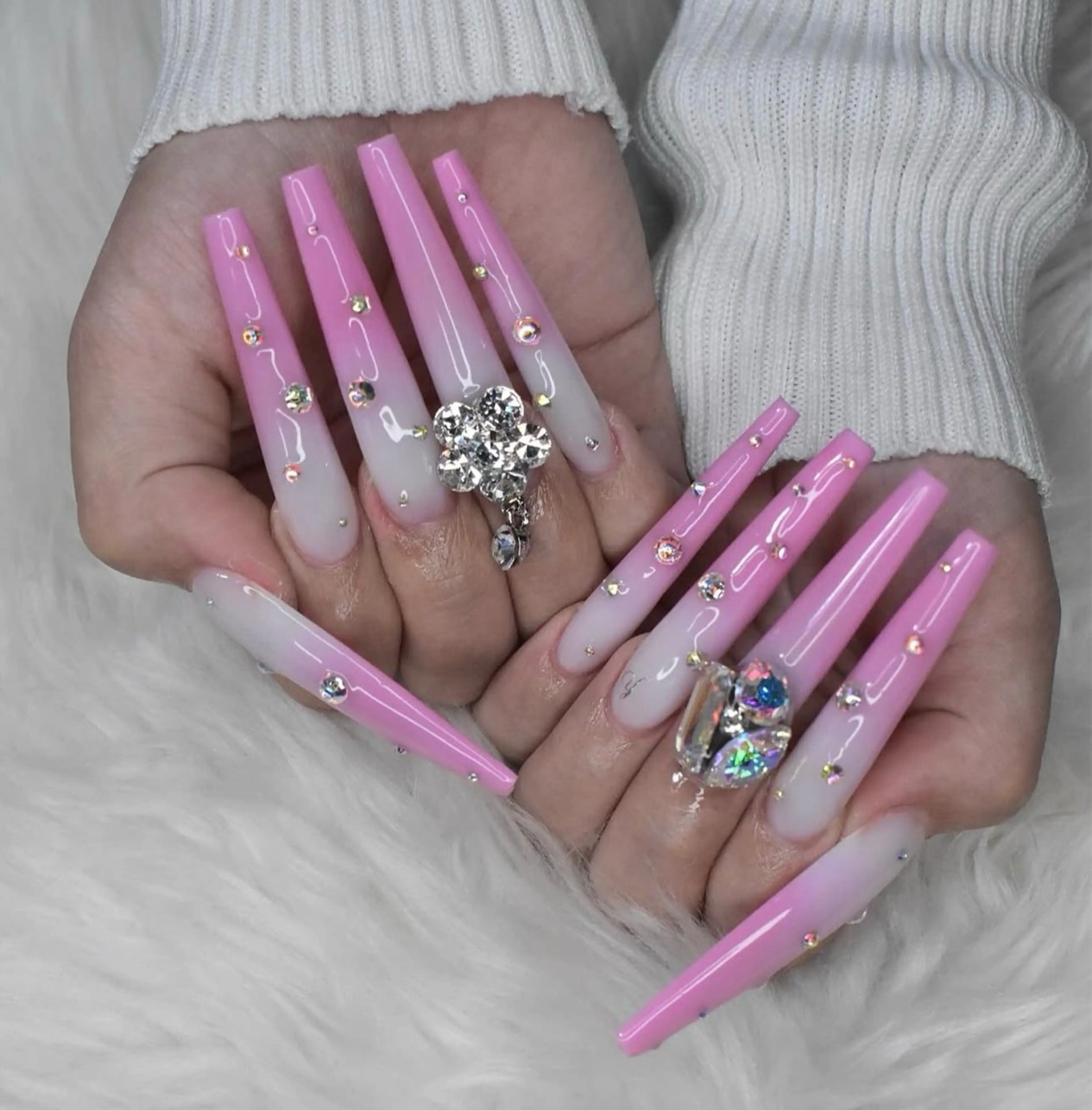 ネイル グラデーション キラキラネイル ワンカラーネイル 冬ネイル Jenn Nail Salonのネイルデザイン