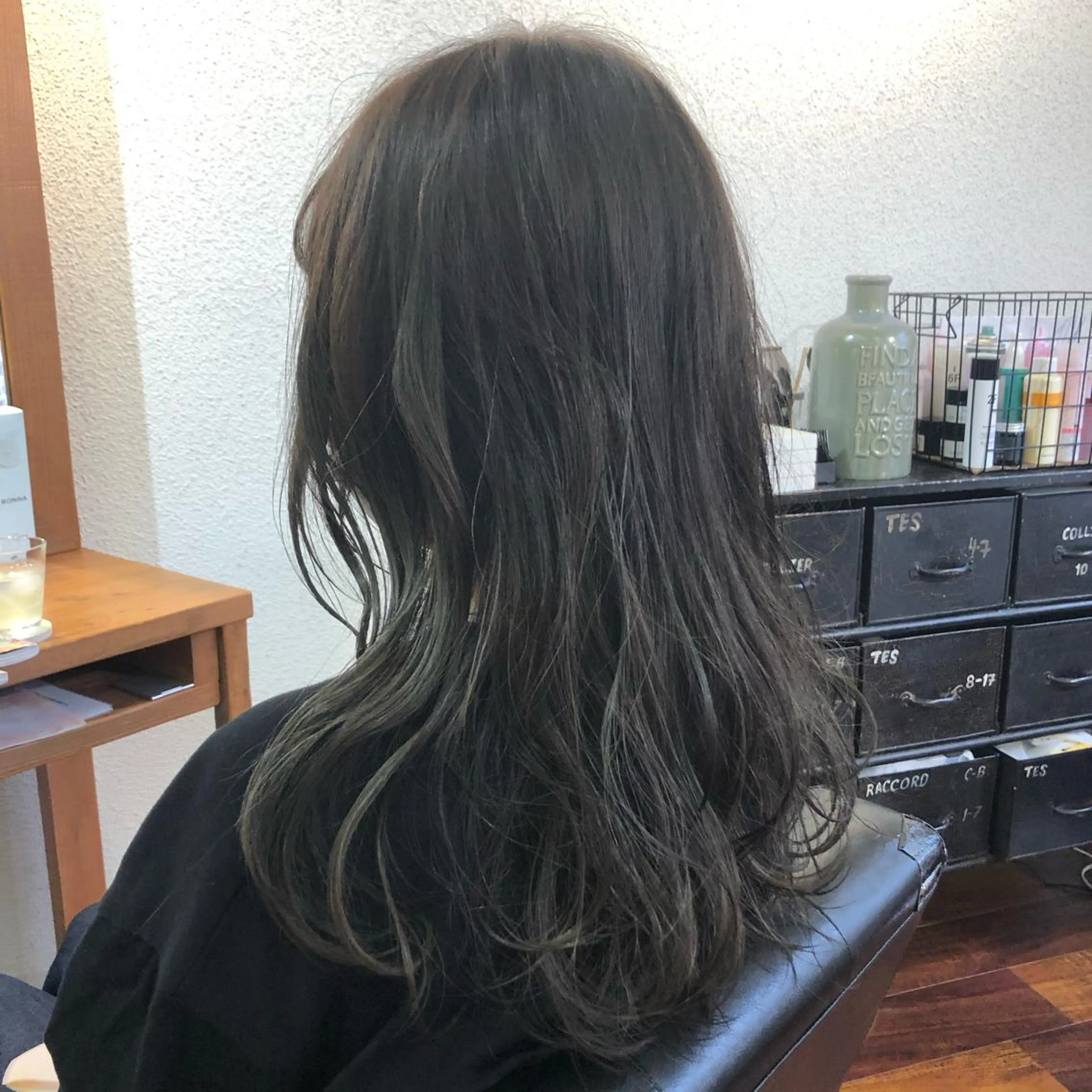 ロング カラー アッシュ ベージュカラー カット ヘアカラー トリートメント 江上拓郎/ショート /酸性ストレートのヘアスタイル