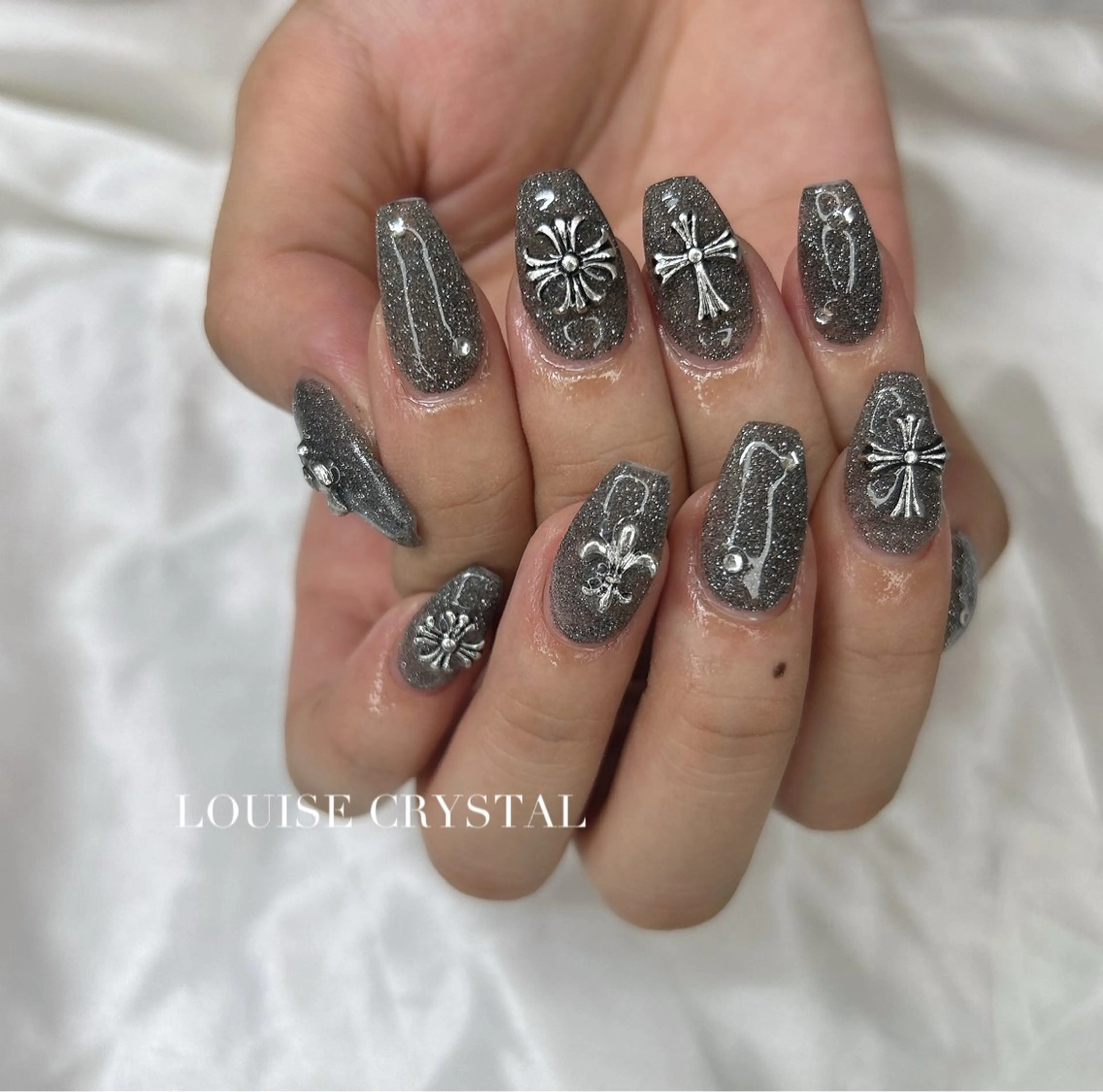 ネイル フラッシュネイル ハンドネイル LOUISE CRYSTALのネイルデザイン