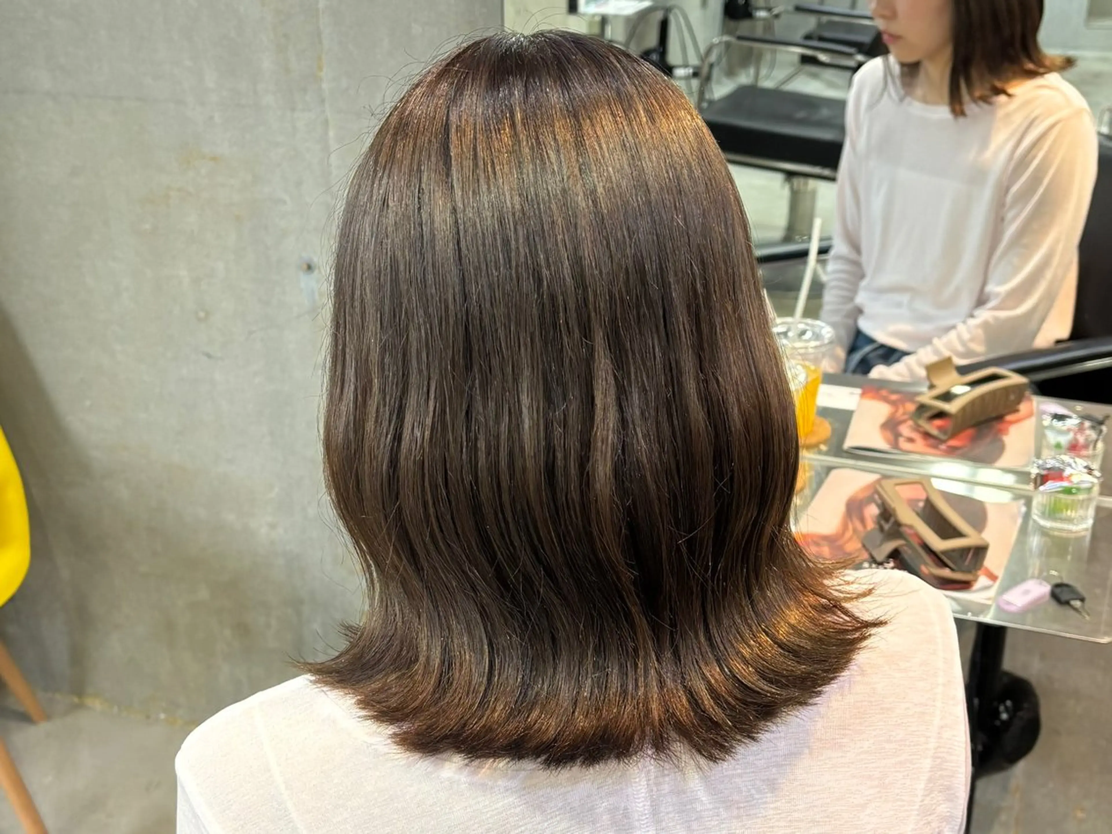 ミディアム 緑川 佳薫のヘアスタイル