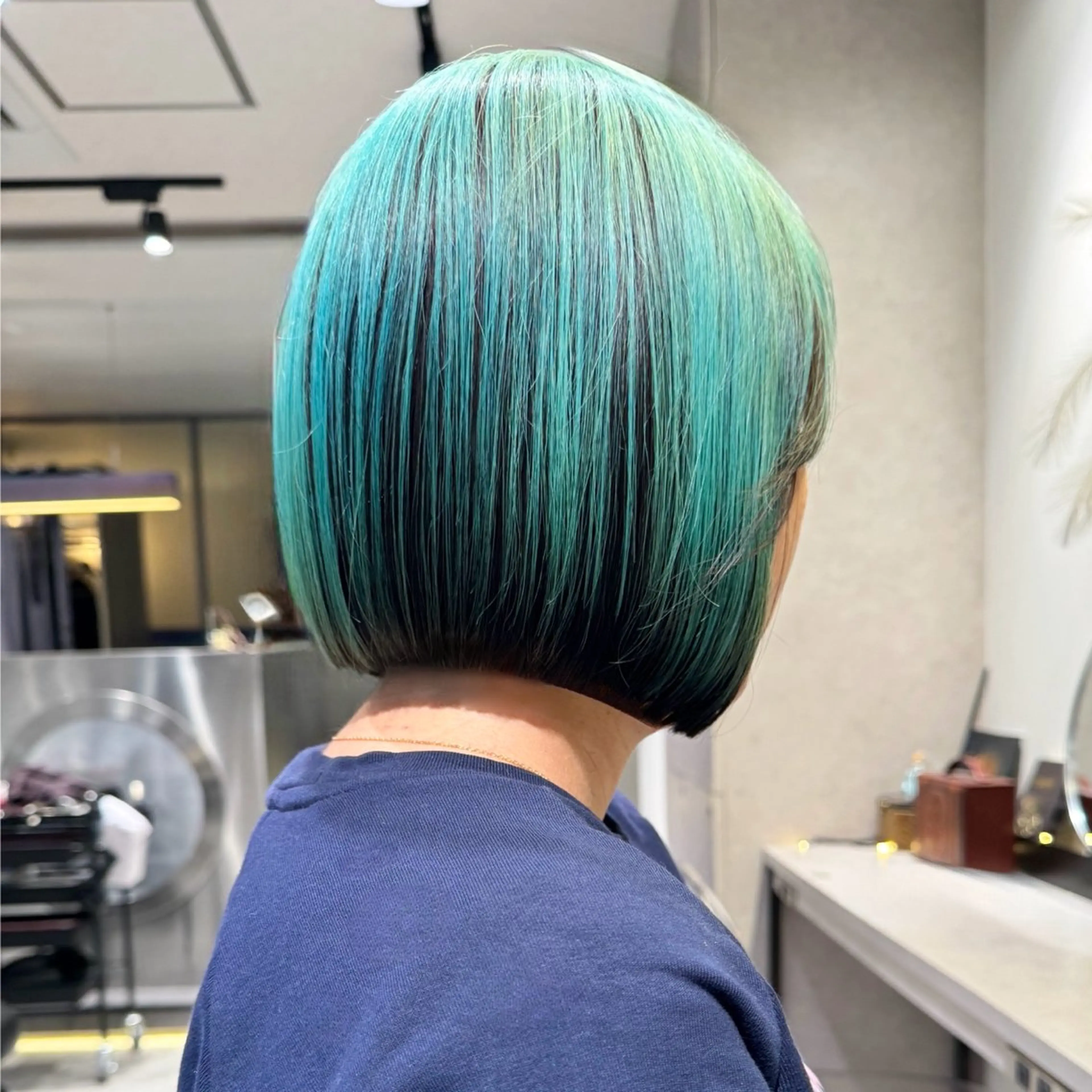 ショート カラー 切りっぱなしボブ ブリーチ ケアブリーチ ボブ GO TODAY シェアサロン 原宿Verno店所属・ブリーチ/髪質改善/ ボブ特化/よしきのヘアスタイル