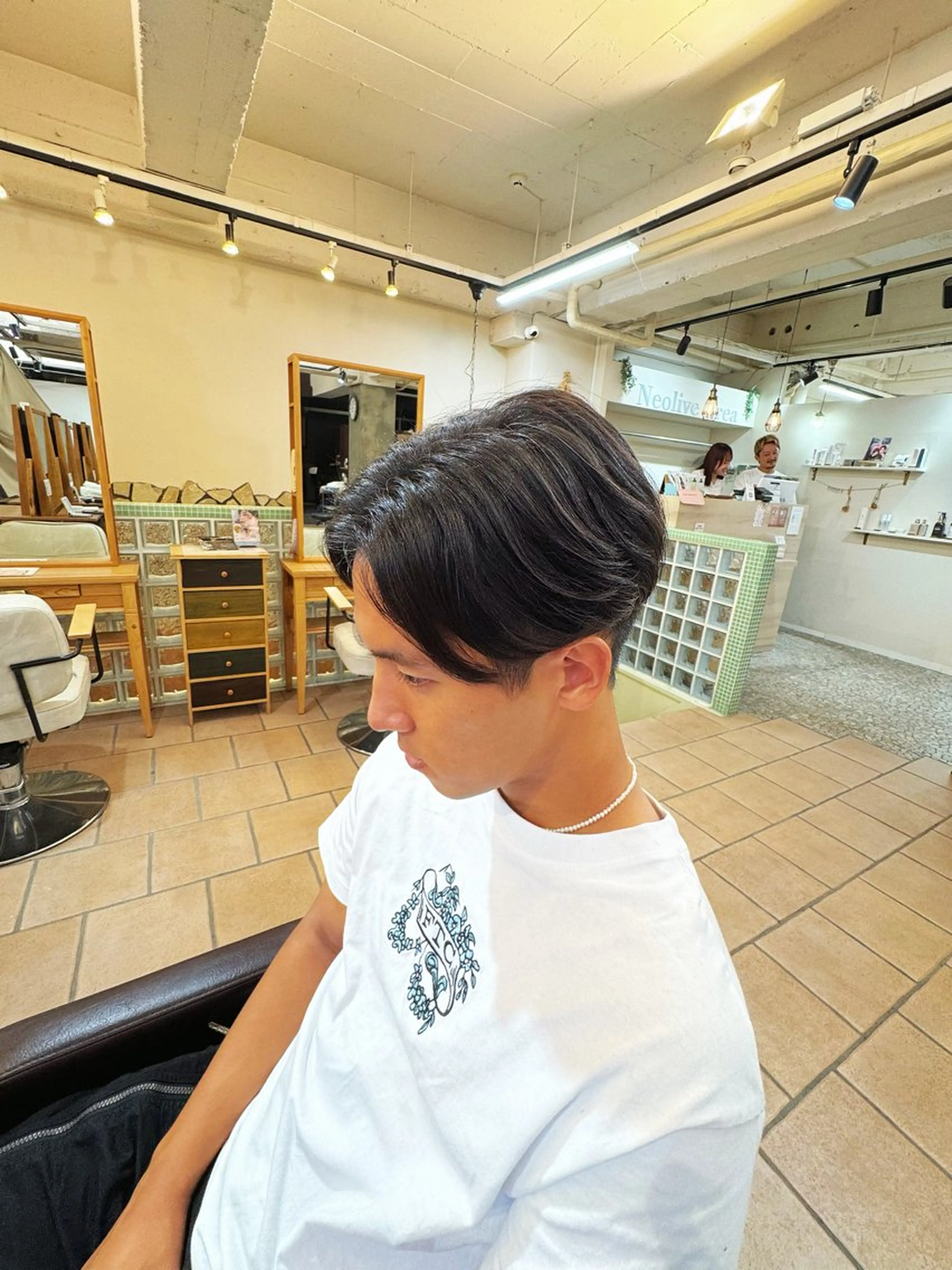 メンズ センターパート ツーブロック 刈り上げ カット 杉田 虹夢のヘアスタイル