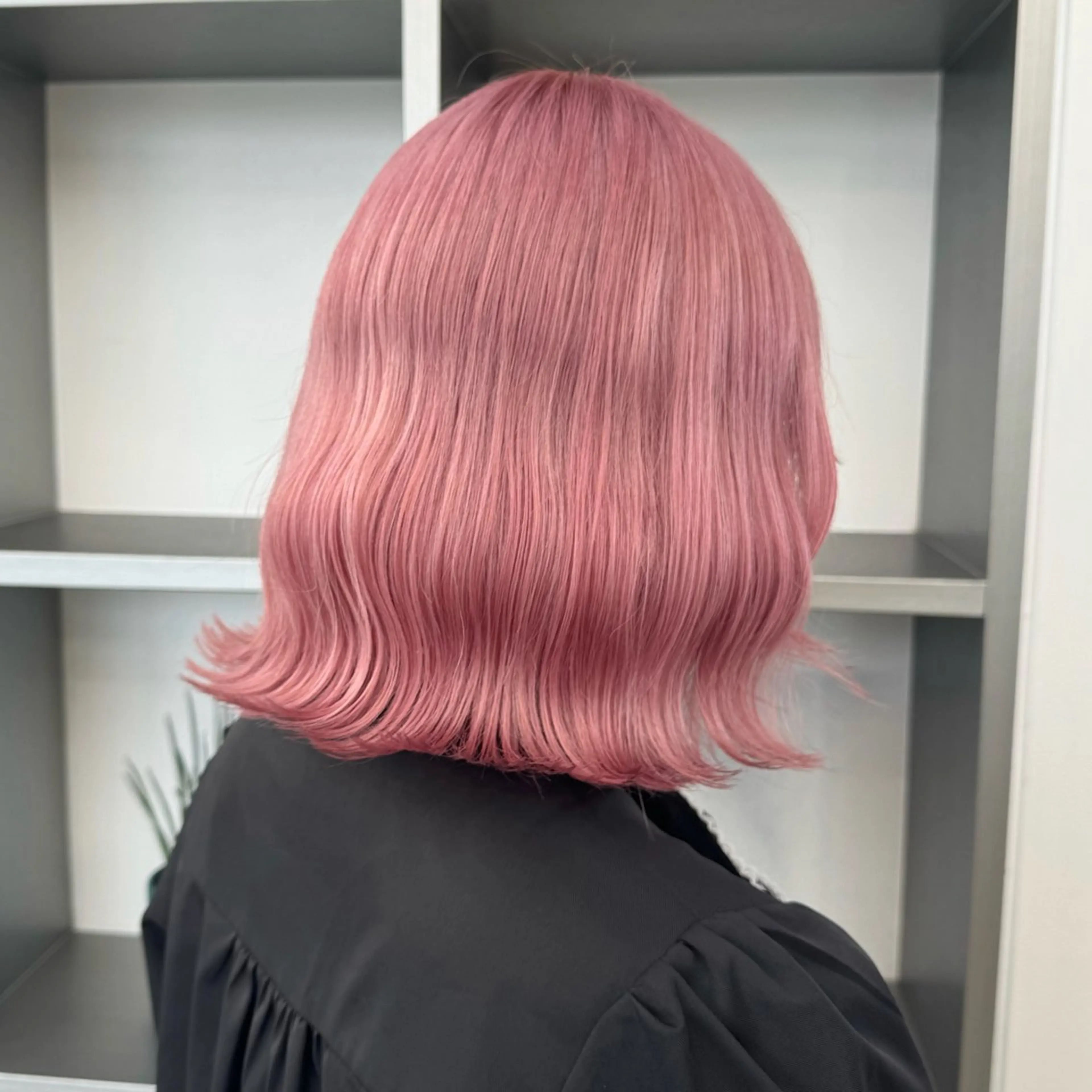 ミディアム カラー ピンクカラー ヘアカラー トリートメント 🌼動き×透明感🩵 ハイトーン/ナナのヘアスタイル