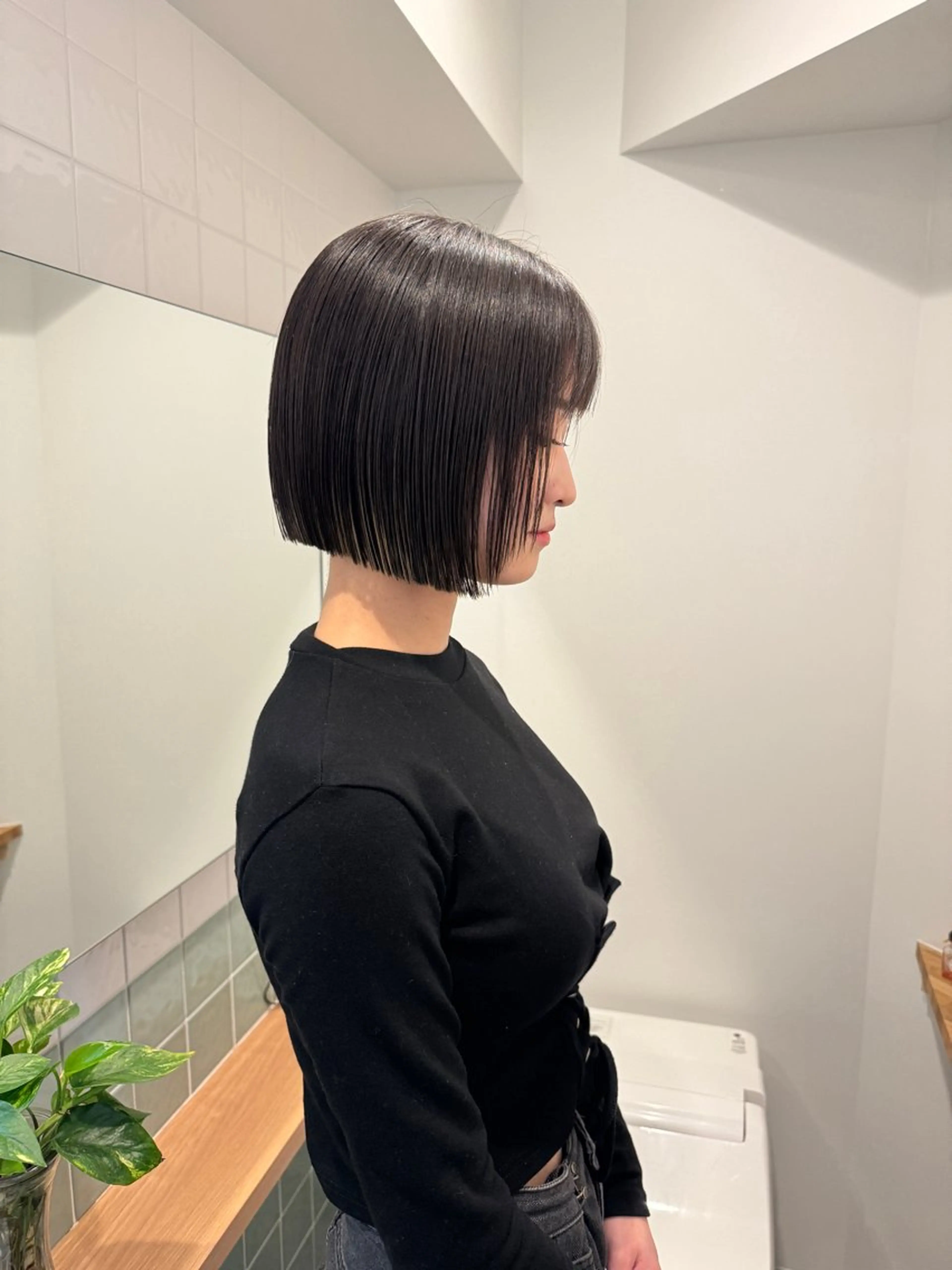 ショート カラー laff 新宿所属・切りっぱなしボブ レイヤー/縮毛矯正のヘアスタイル