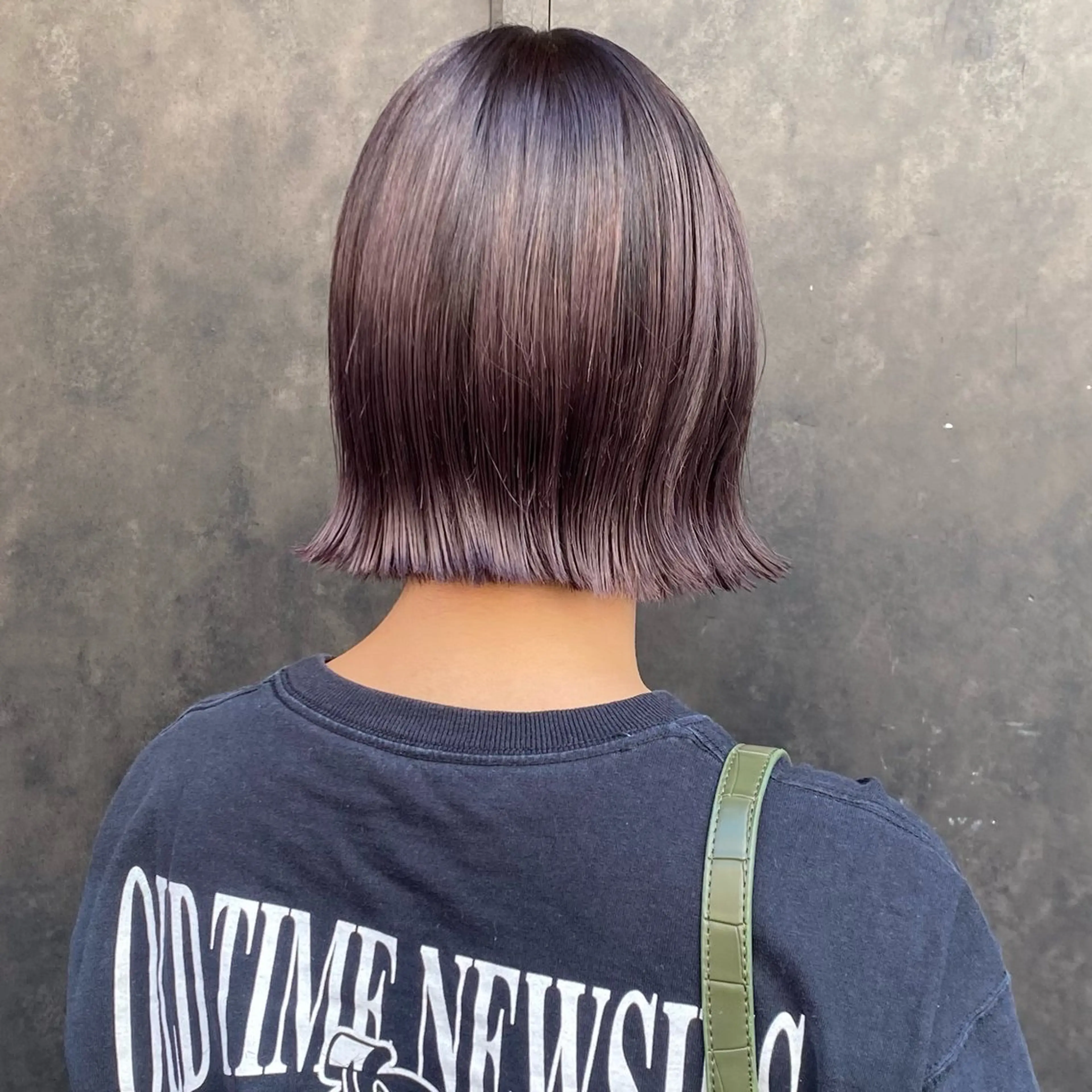 ミディアム カラー アッシュ ラベンダーカラー ラベンダーアッシュ ボブ 外ハネヘア カット ヘアカラー 比嘉 陽のヘアスタイル