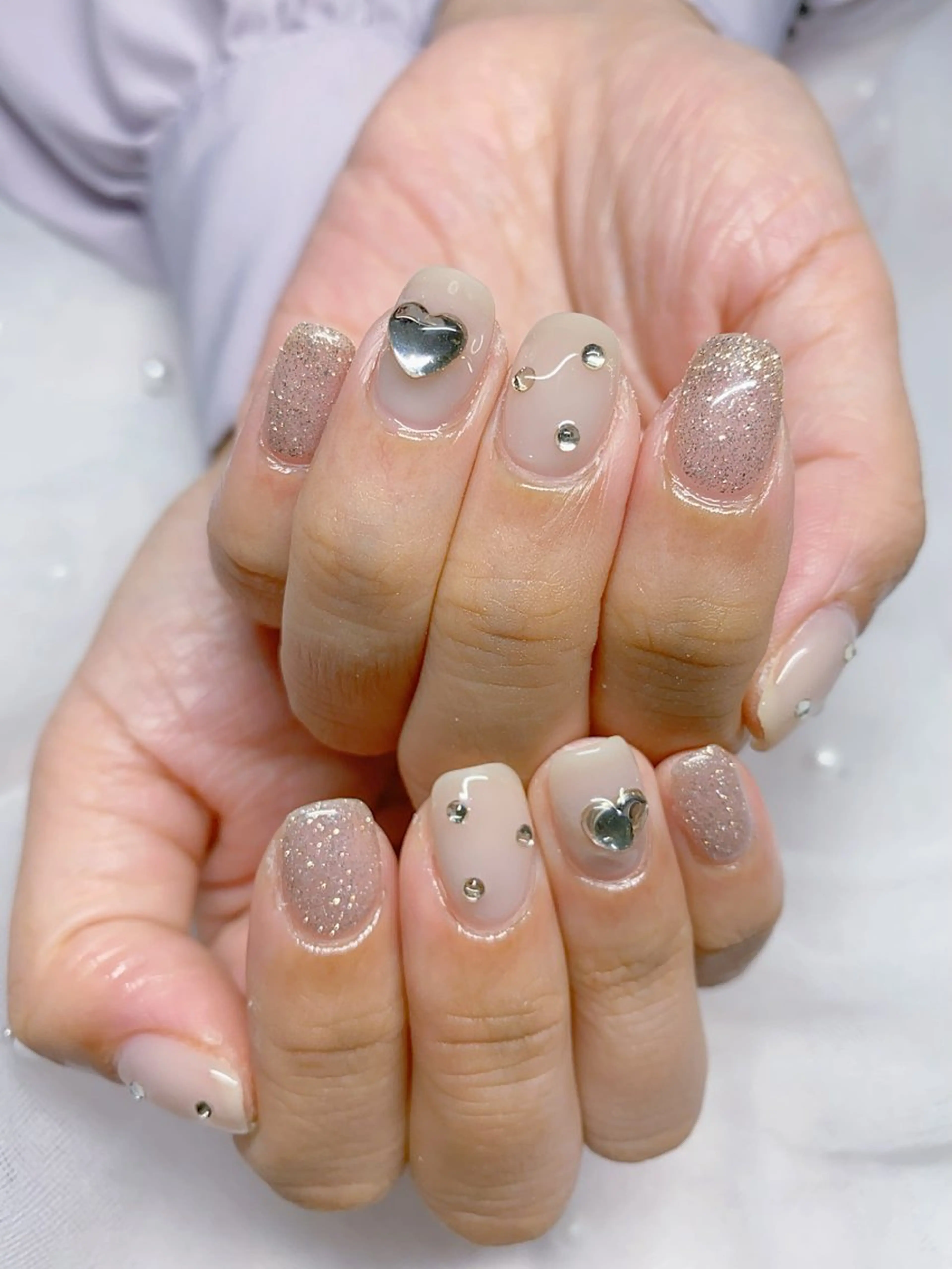 ネイル ハート ストーンネイル ハンドネイル Jasmine nailsalon所属・ジャスミン ネイルサロンのネイルデザイン