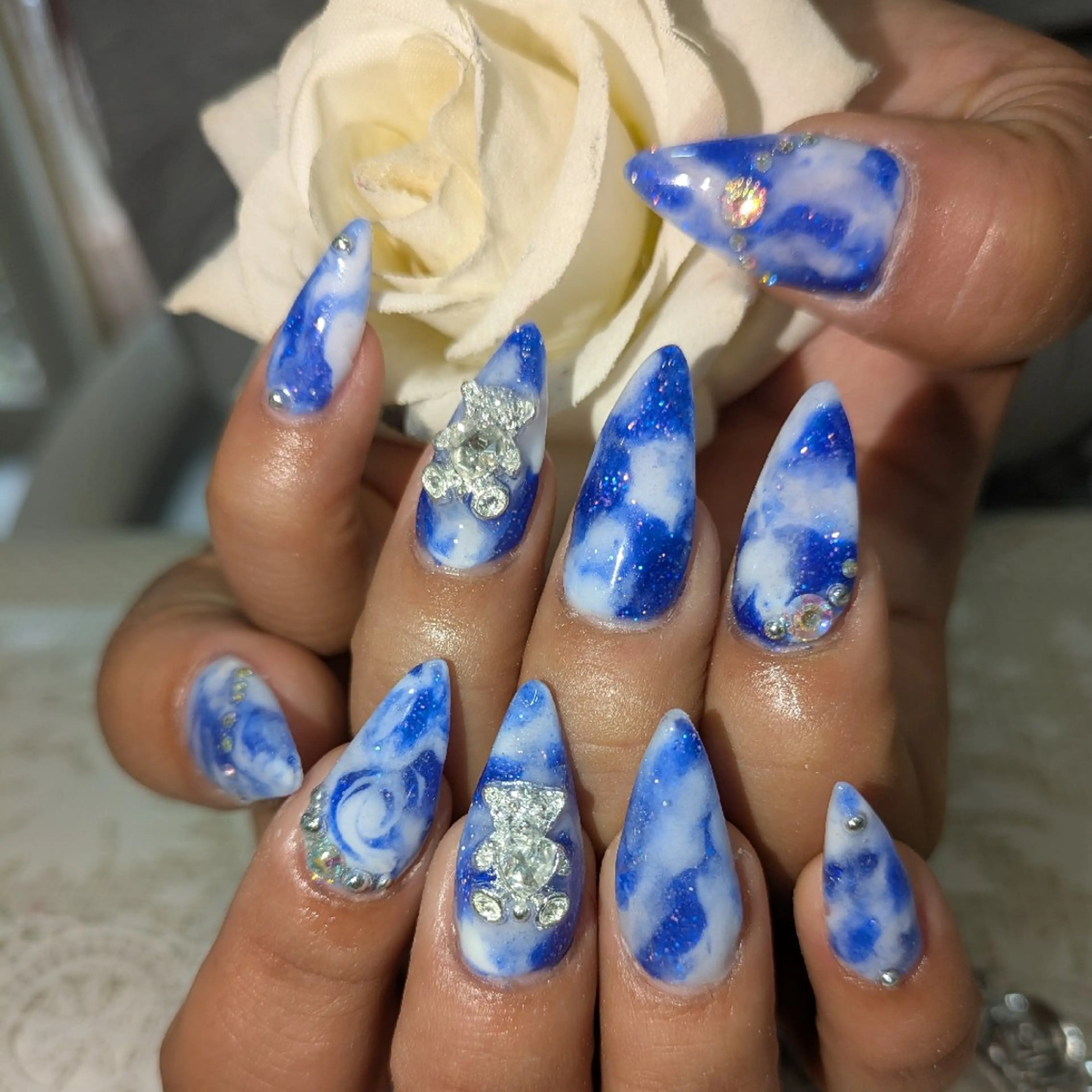 ネイル エステとネイル ローズコンフォートのネイルデザイン