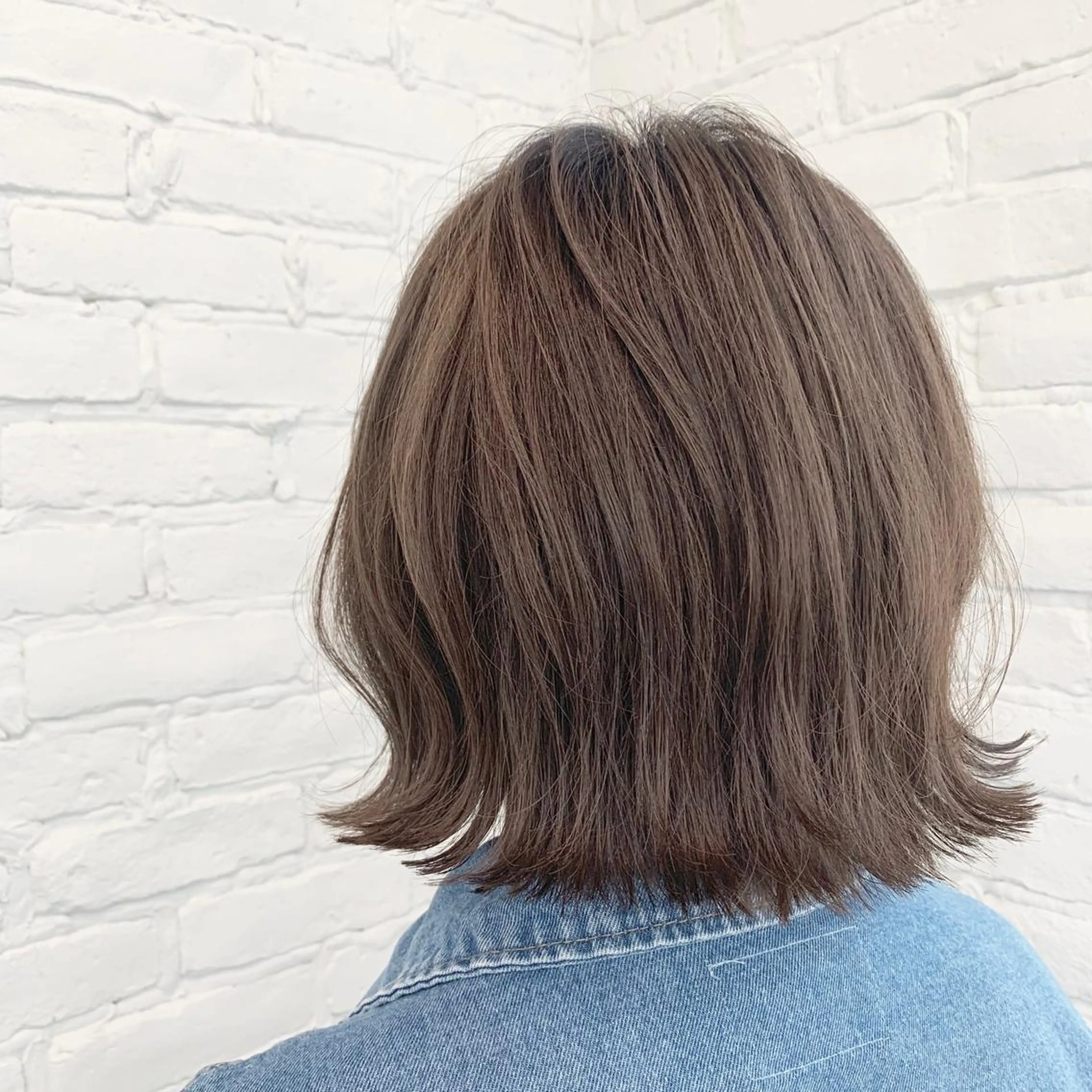 ミディアム カラー いけだ　ひかり ハイライトくびれヘアのヘアスタイル