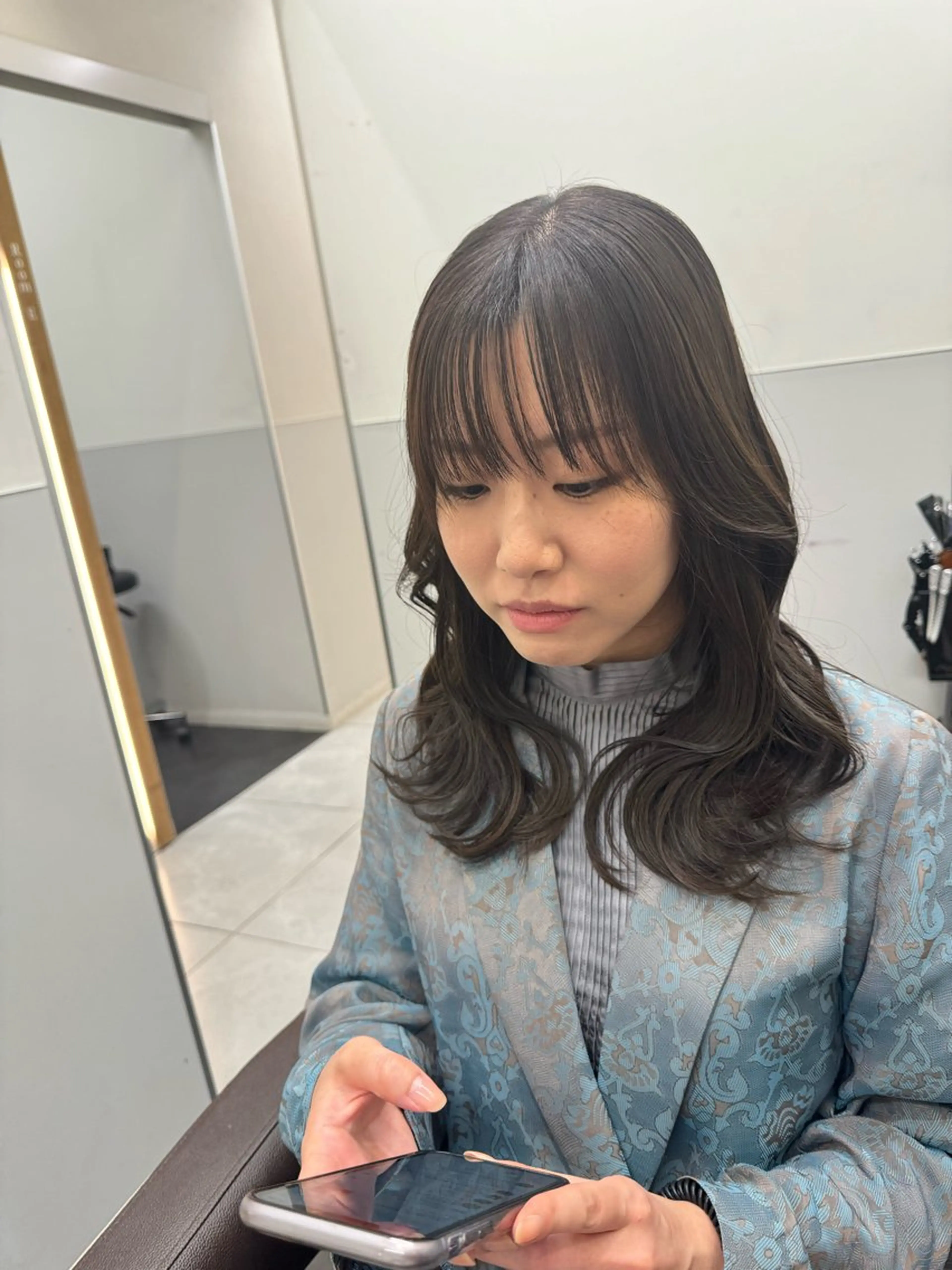 セミロング カラー 透明感カラー グレージュ レイヤーカット カット ヘアカラー トリートメント ヘアセット SALOWIN新宿三丁目【サロウィン】所属・レイヤー🔶髪質改善 🔶透明感カラー青木のヘアスタイル