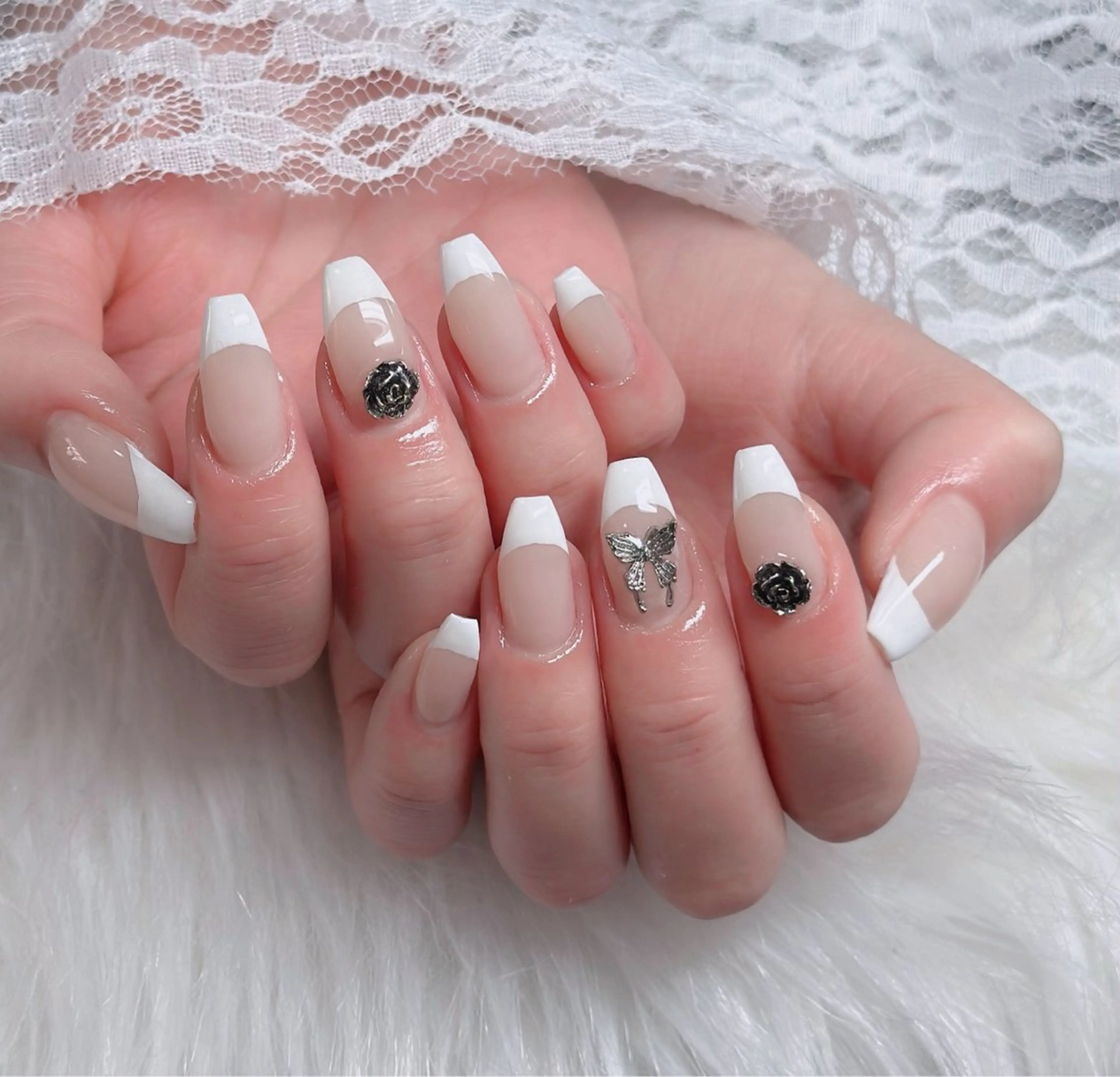 ネイル オーロラネイル フレンチネイル ジェルネイル ハロウィン キラキラネイル H.baby Nail Salonのネイルデザイン