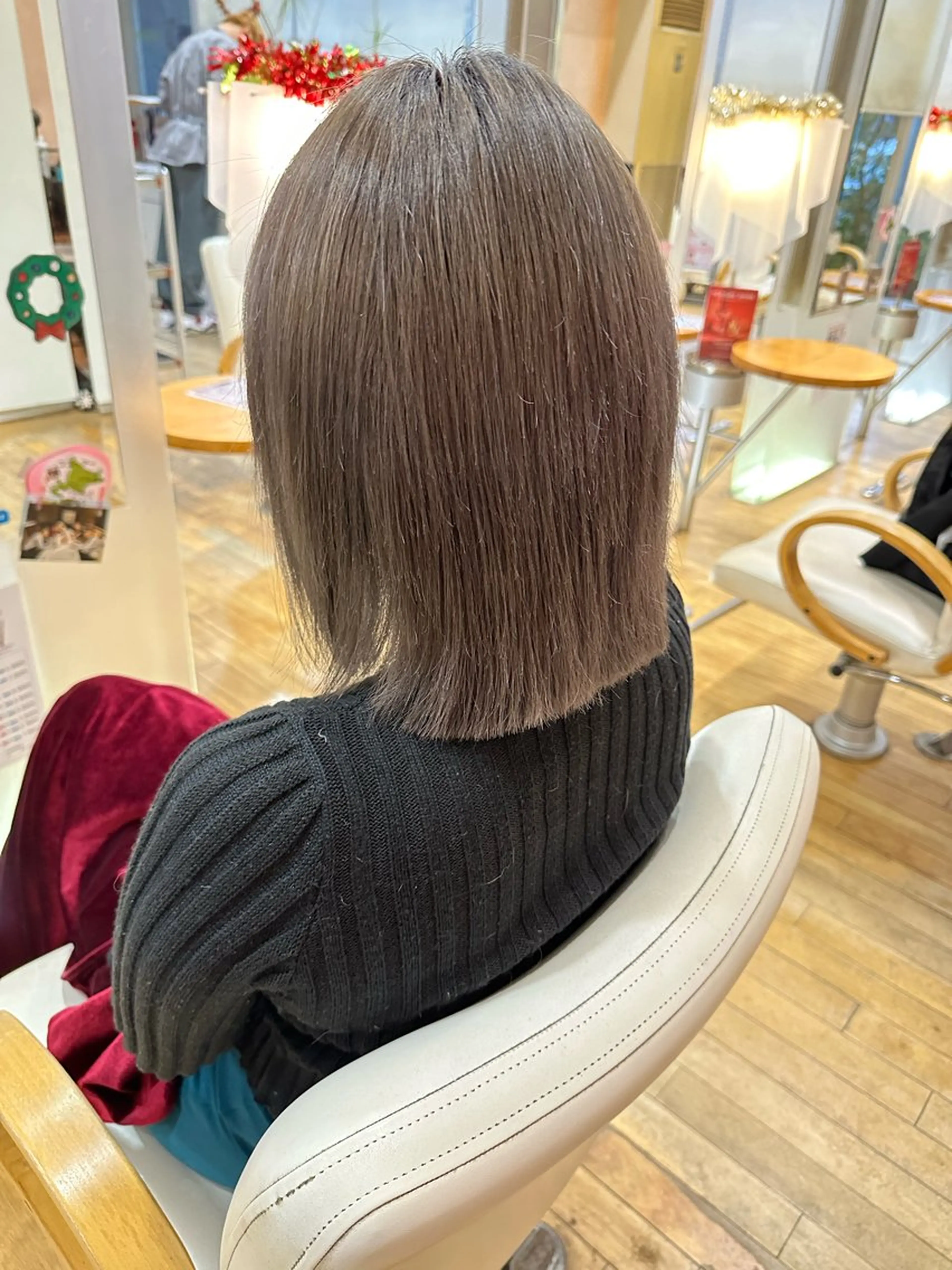 ミディアム カラー グレージュ 山本 瑠華のヘアスタイル